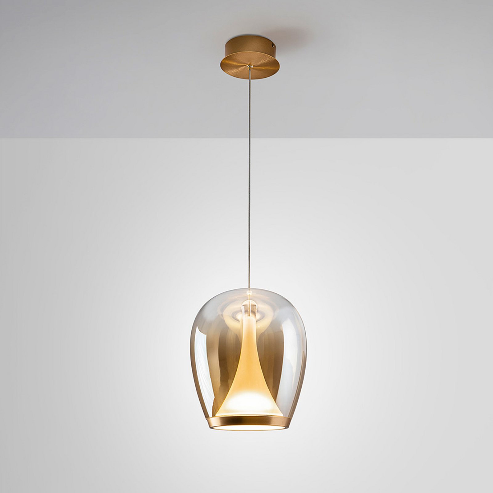 LED висяща лампа Suspiro, Ø 25 cm, златисто-кехлибарено, стъкло LED висяща лампа Suspiro, Ø 25 cm, златисто-кехлибарено, стъкло