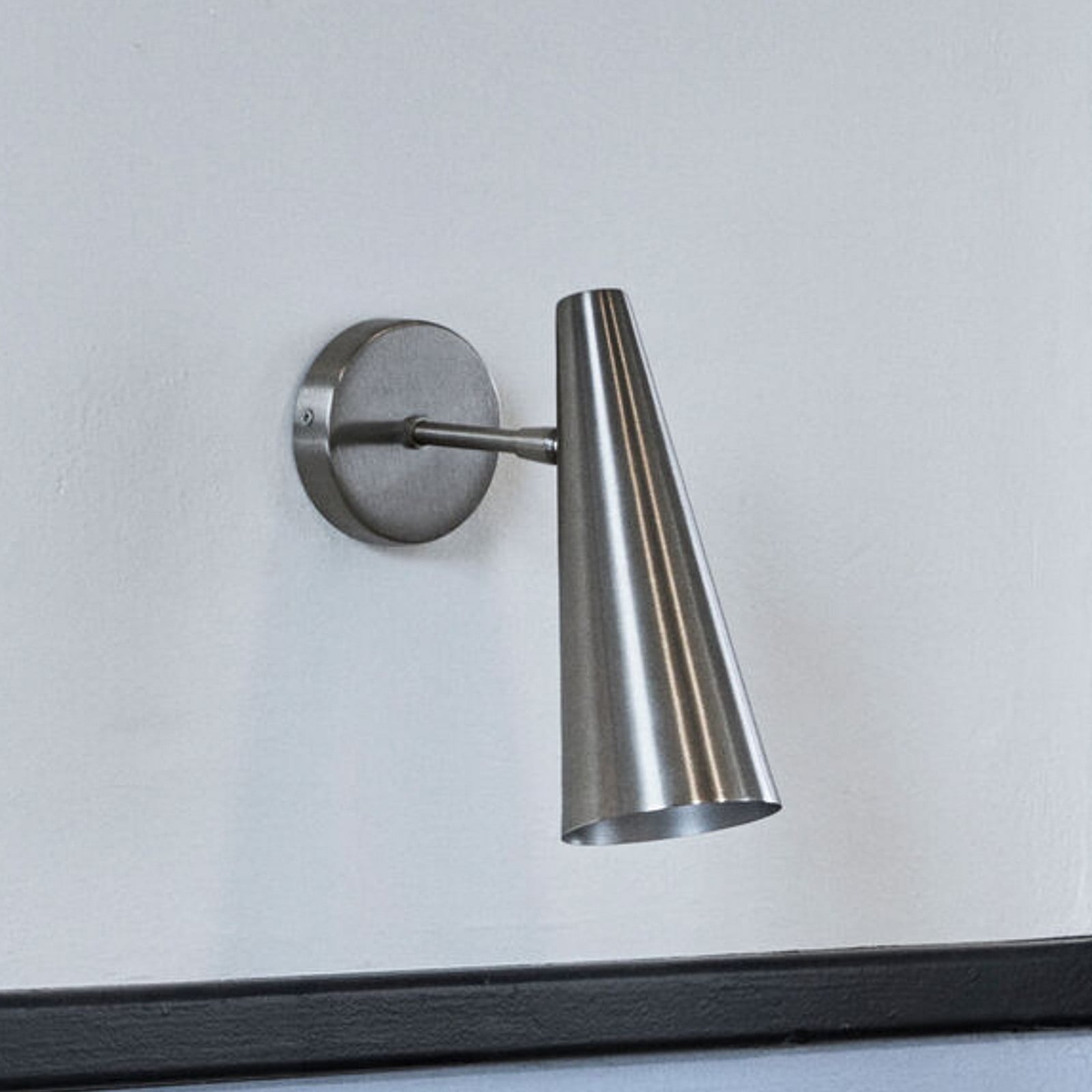 Precise vägglampa, silver, 21 cm, stickkontakt – House Doctor - Vardagsrum - Design - Metall - Med en ljuskälla