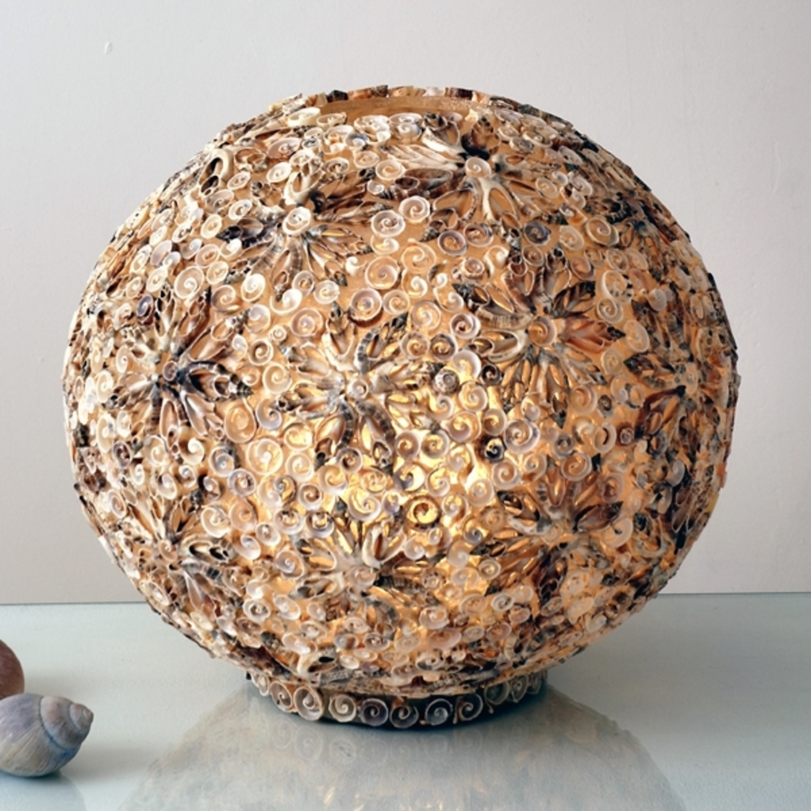 Dekorativ gulvlampe Skjellball, 40 cm