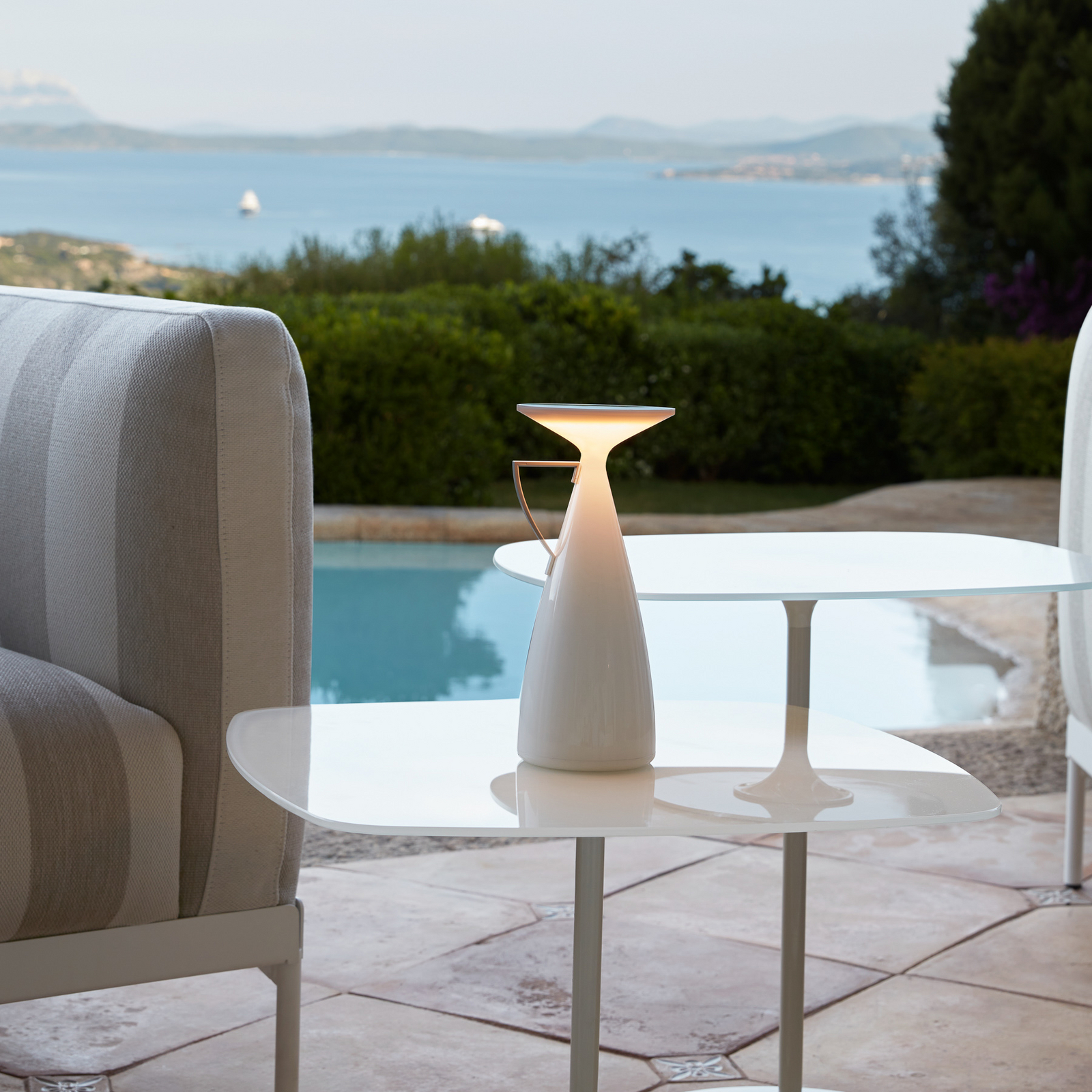 lampe à poser rechargeable LED Camomille, blanche, hauteur 24 cm - Kartell