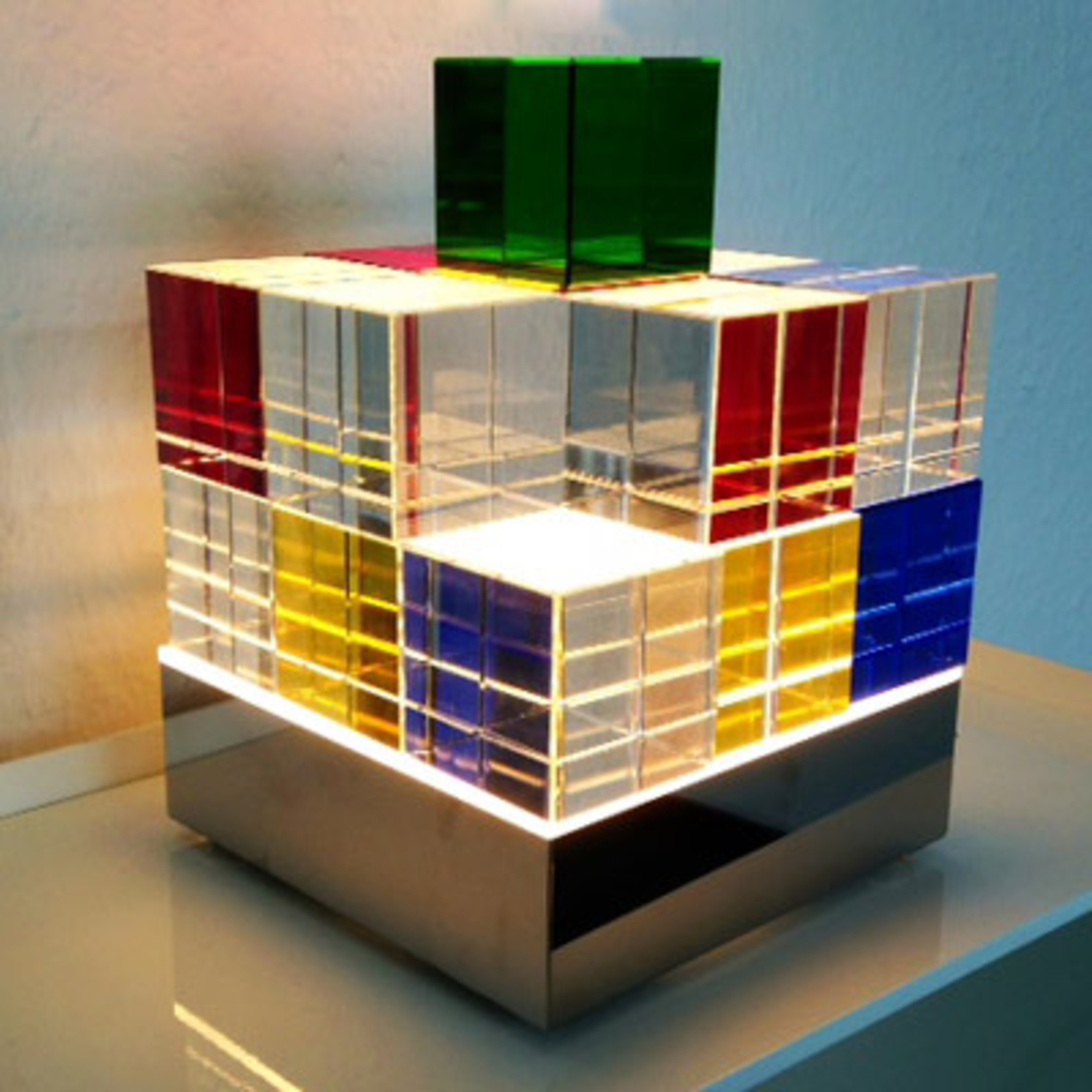 TECNOLUMEN Cubelight LED stolní lampa, barevná