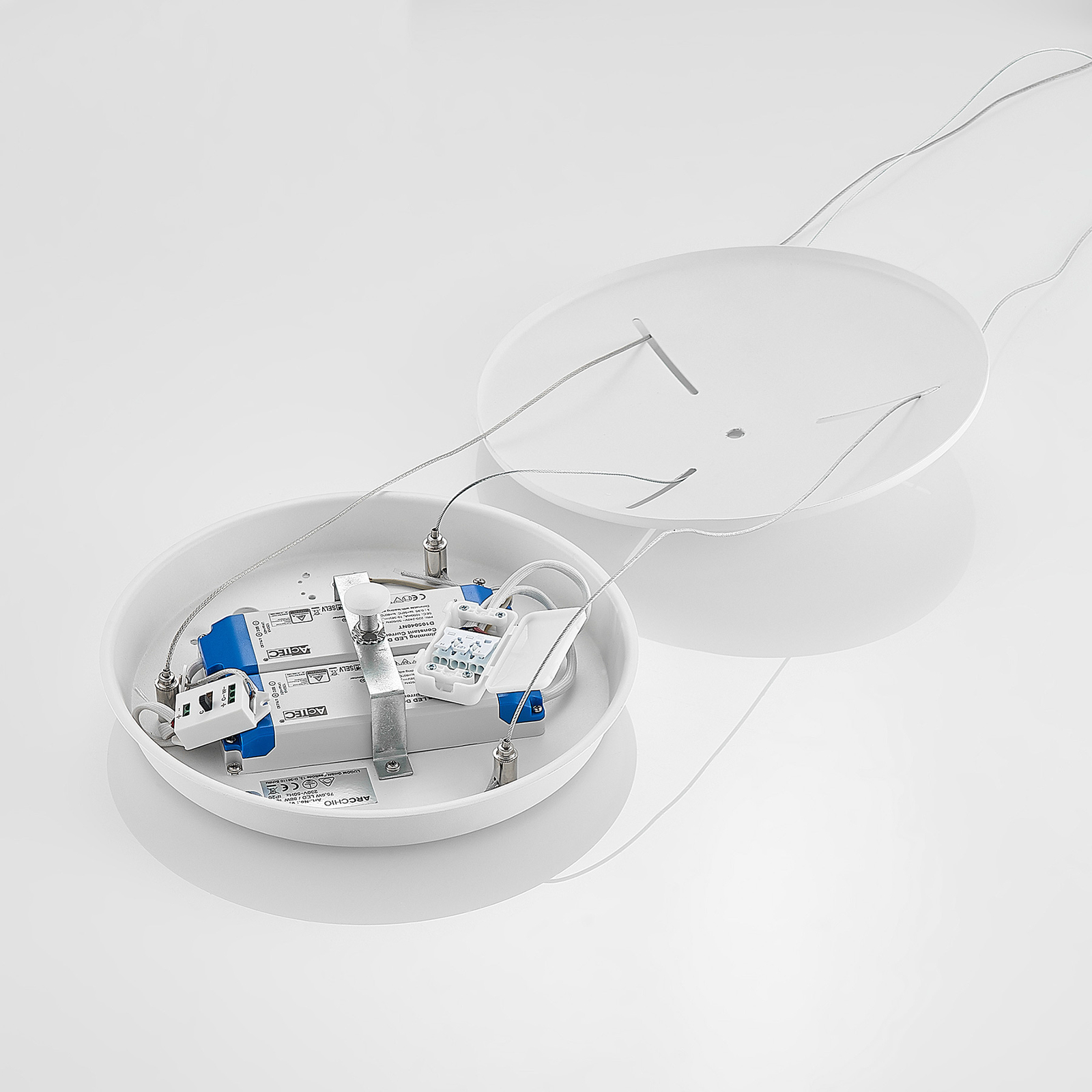 Arcchio Sharelyn LED-Pendelleuchte, Ø 80 cm, weiß, Ring, CCT