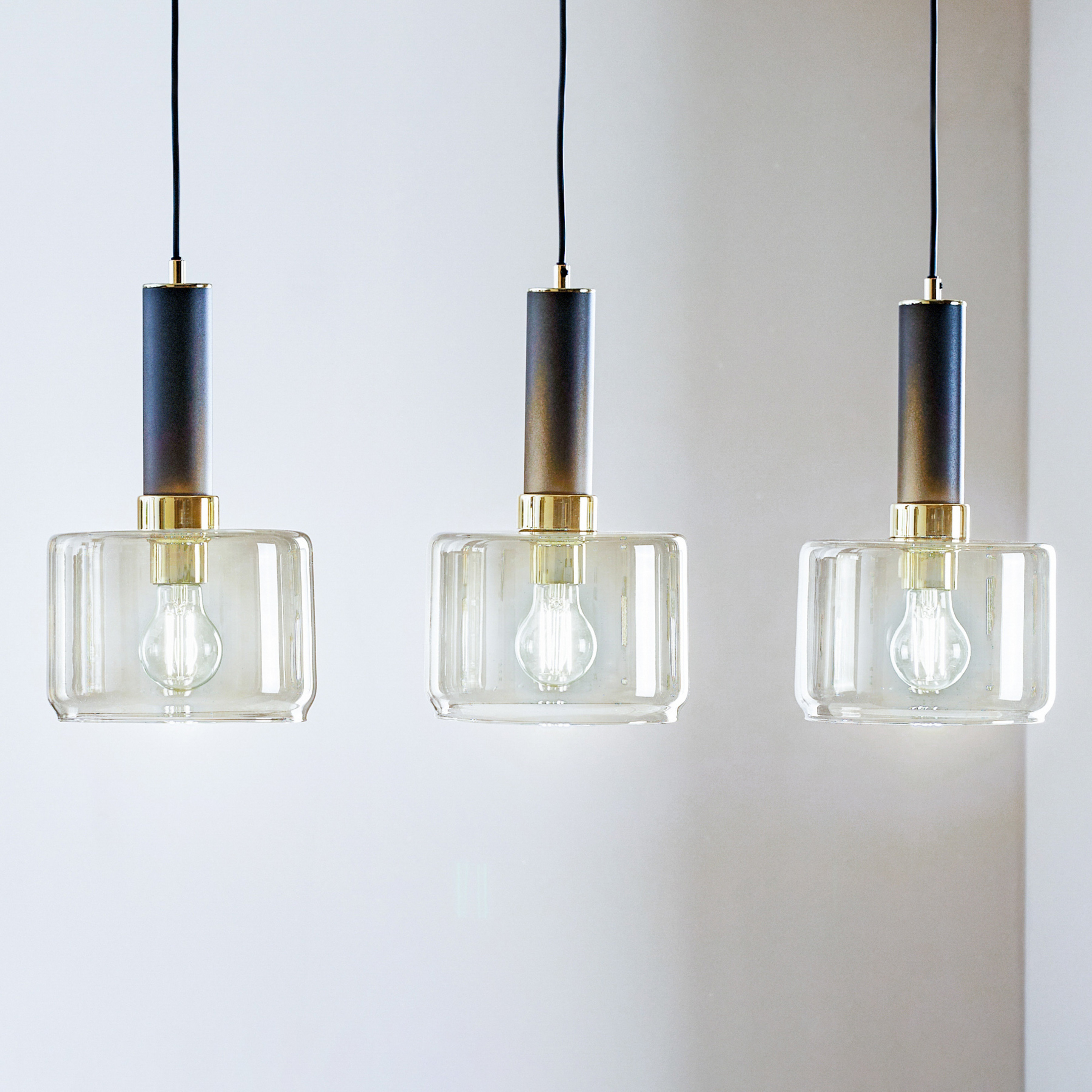 Závěsné světlo Viva, kouřové/černé/mosazné, 3 žárovky