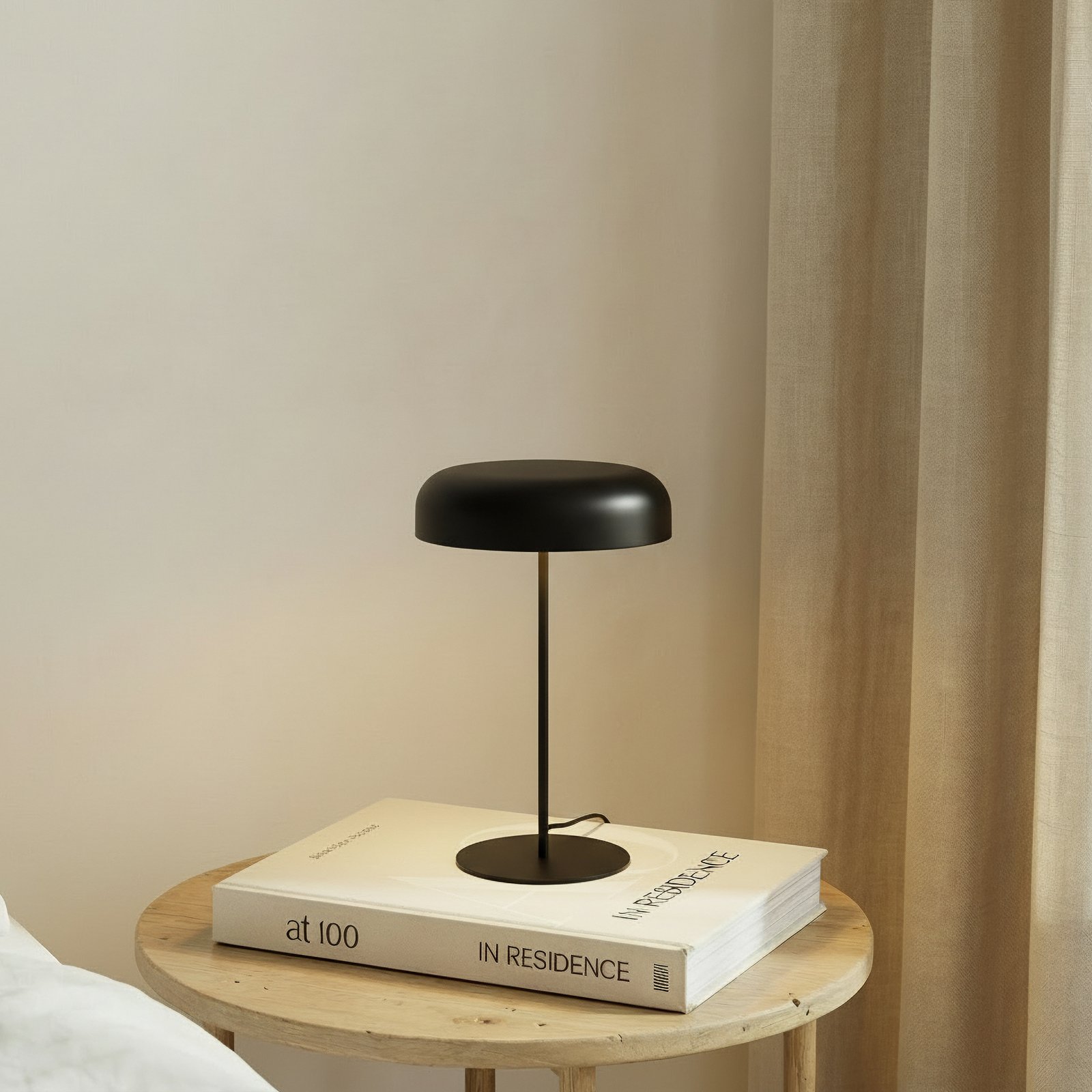 Lindby Edion bordlampe, sand svart, metall