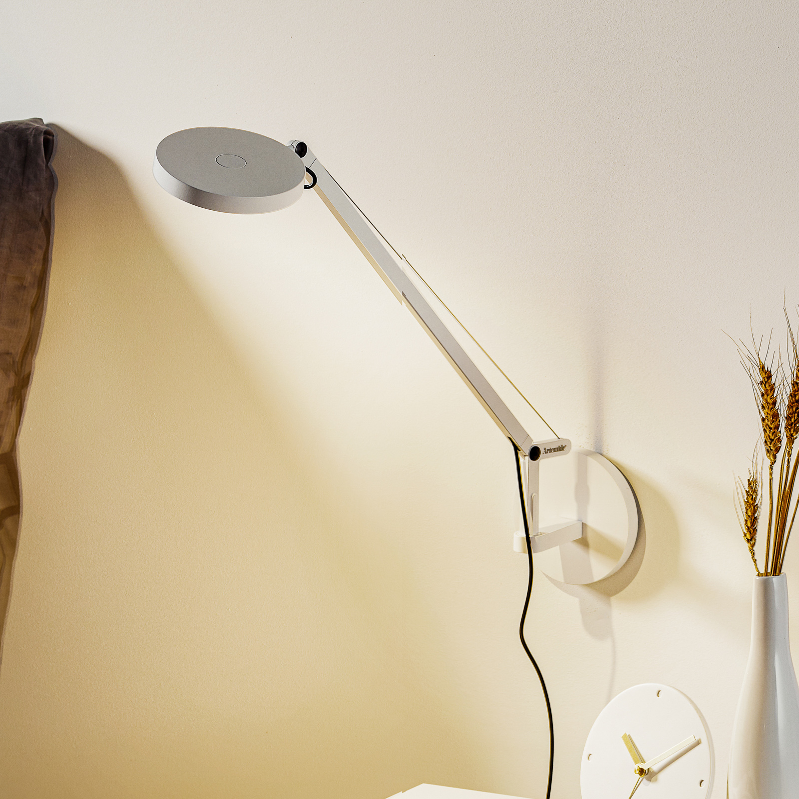 Artemide Demetra Micro LED wall light in white