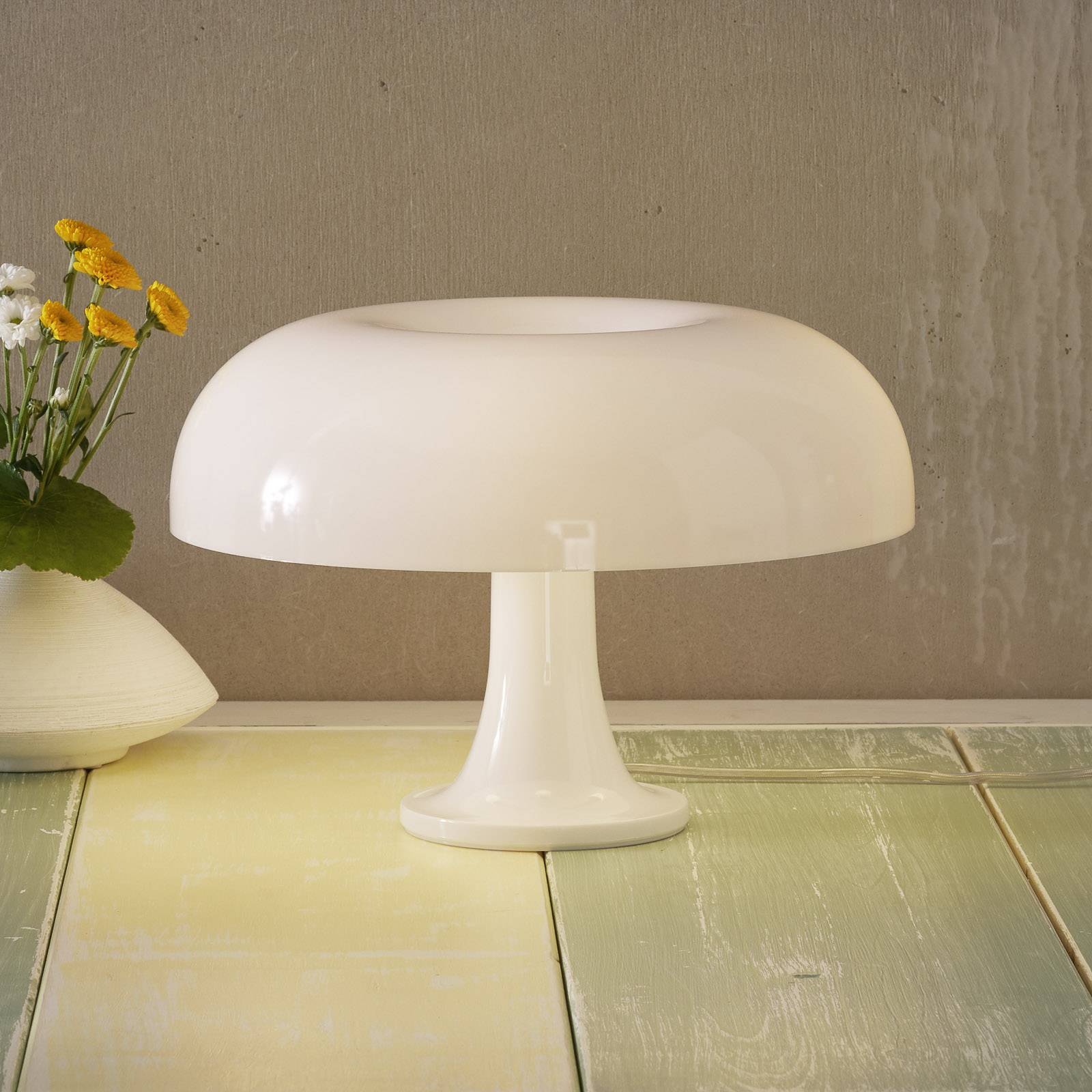 Dizajnová stolná lampa Artemide Nessino, biela