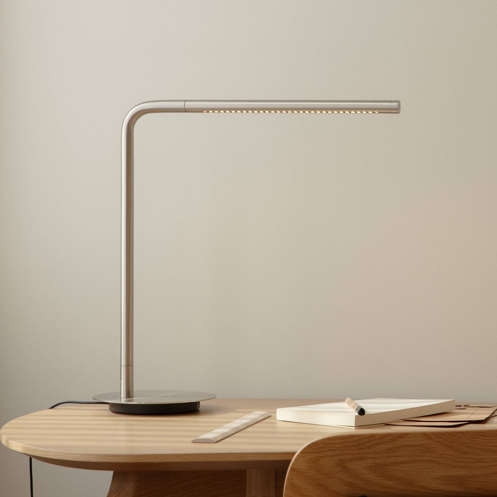 UMAGE lampa stołowa LED Omni, stal, wysokość 46 cm, metalowa obrotowa