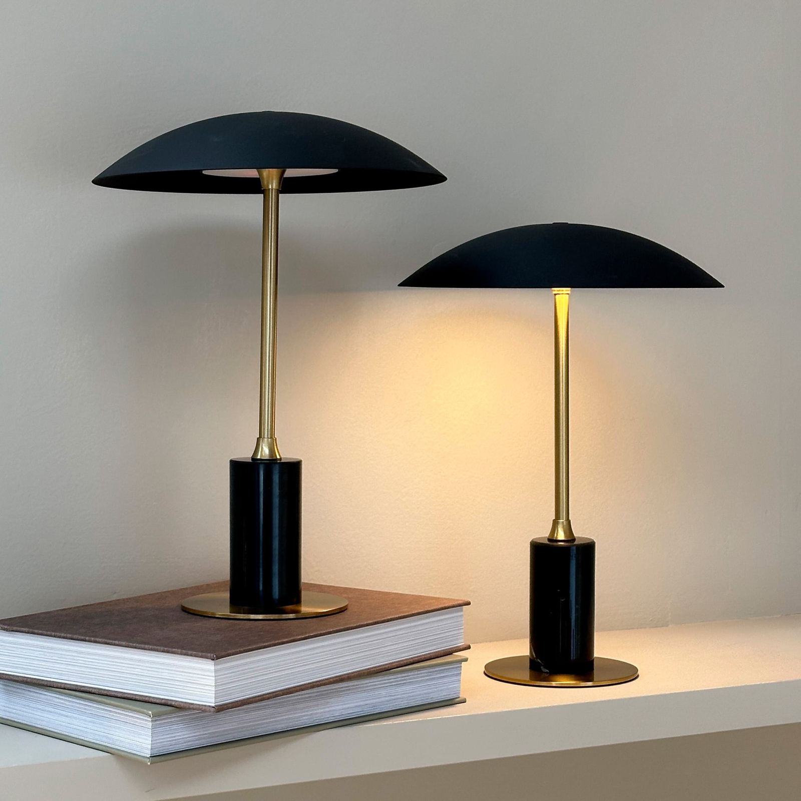 Moon Portable Tischleuchte Black/Brass - DybergLarsen