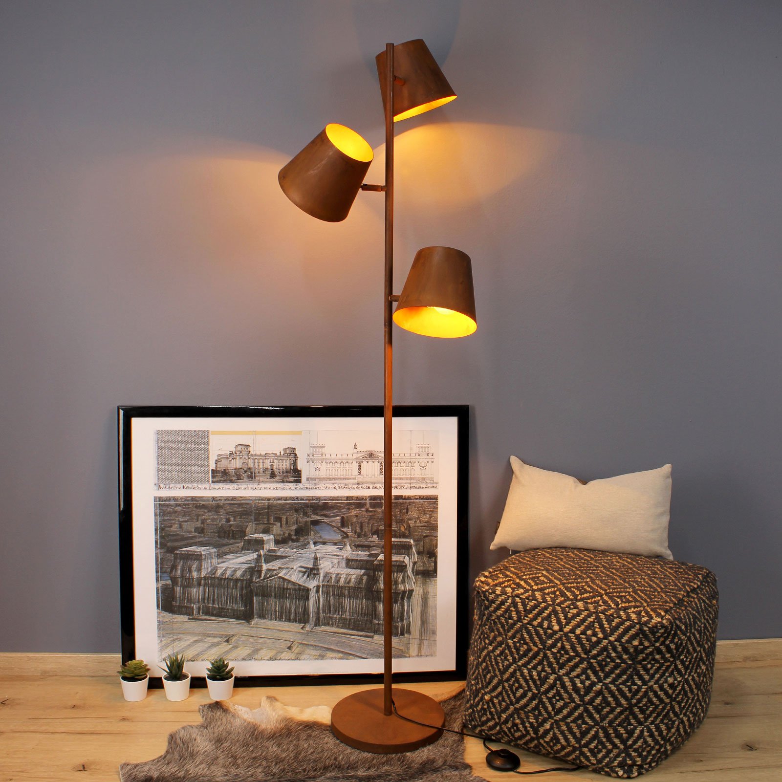 Colt floor lamp, 3-bulb, aged finish