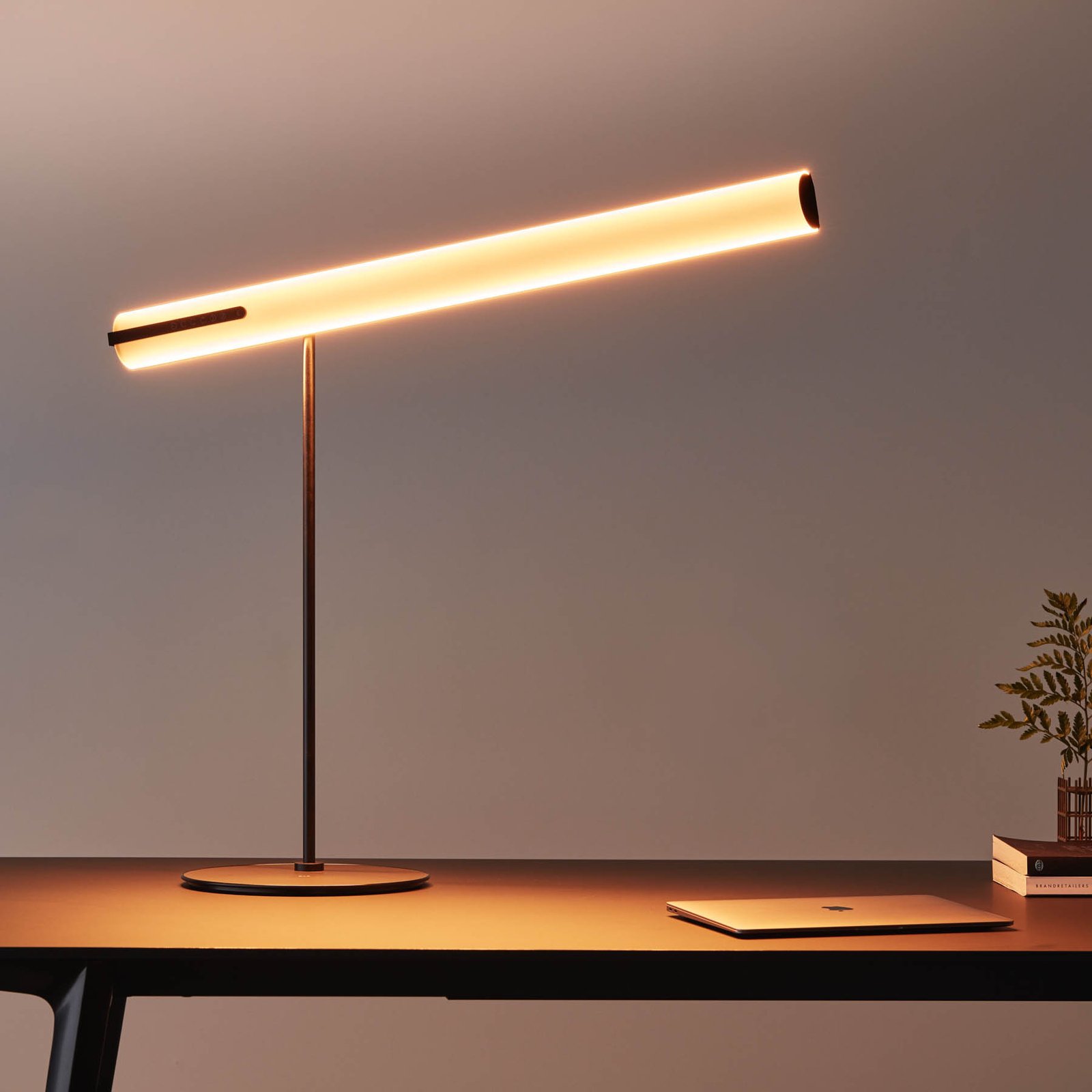 One LED-Schreibtischlampe, QI, Luftsensor, schwarz - HEAVN