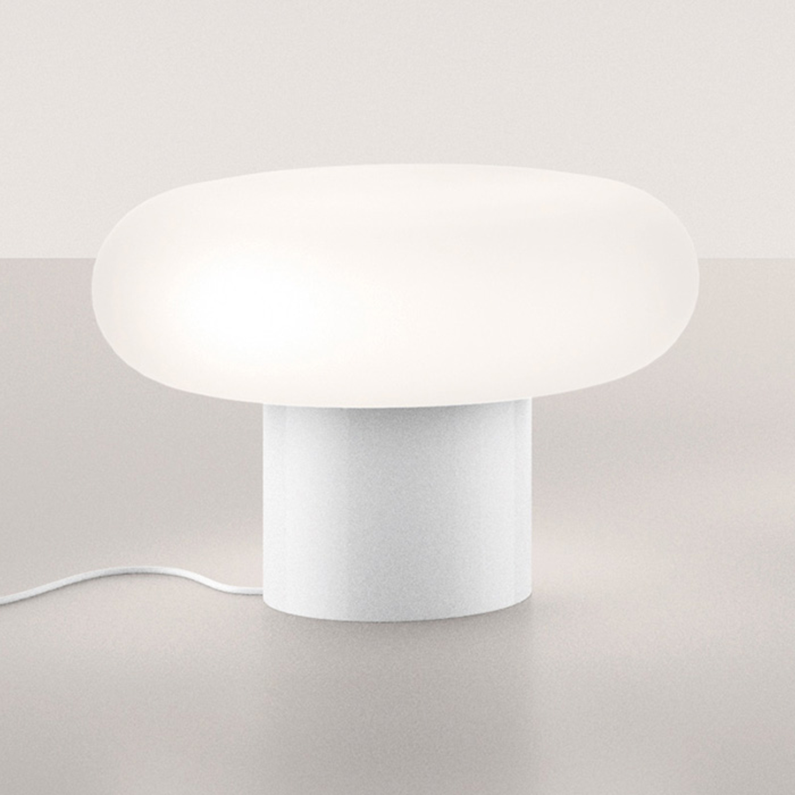 Artemide Itka LED-Tischleuchte, Keramikfuß