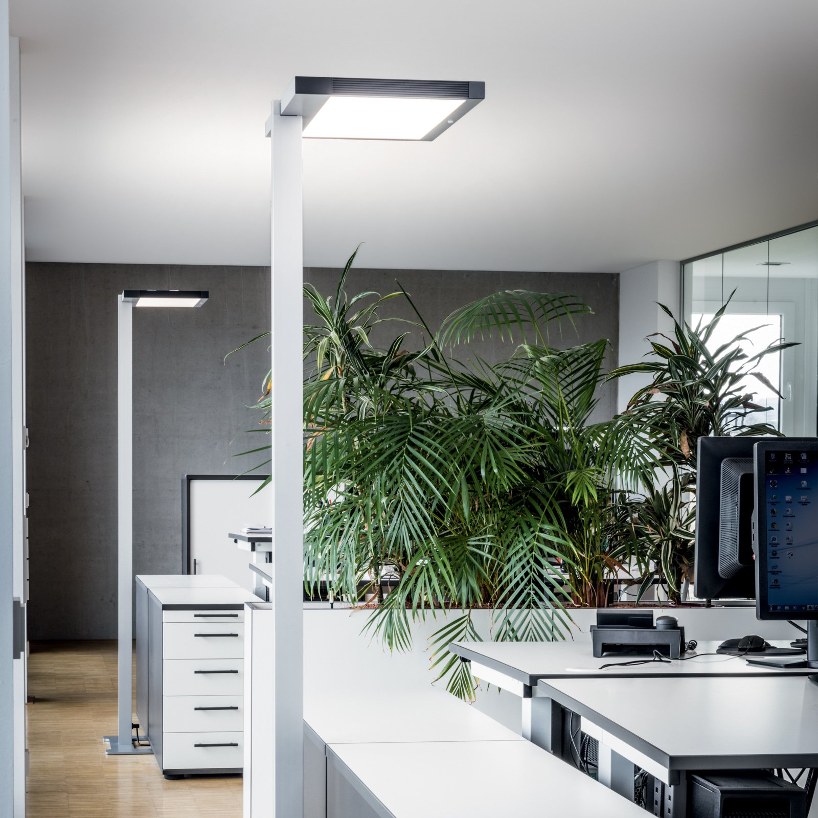 Luctra Vitawork LED-stander kontor, 7000 lm, PIR