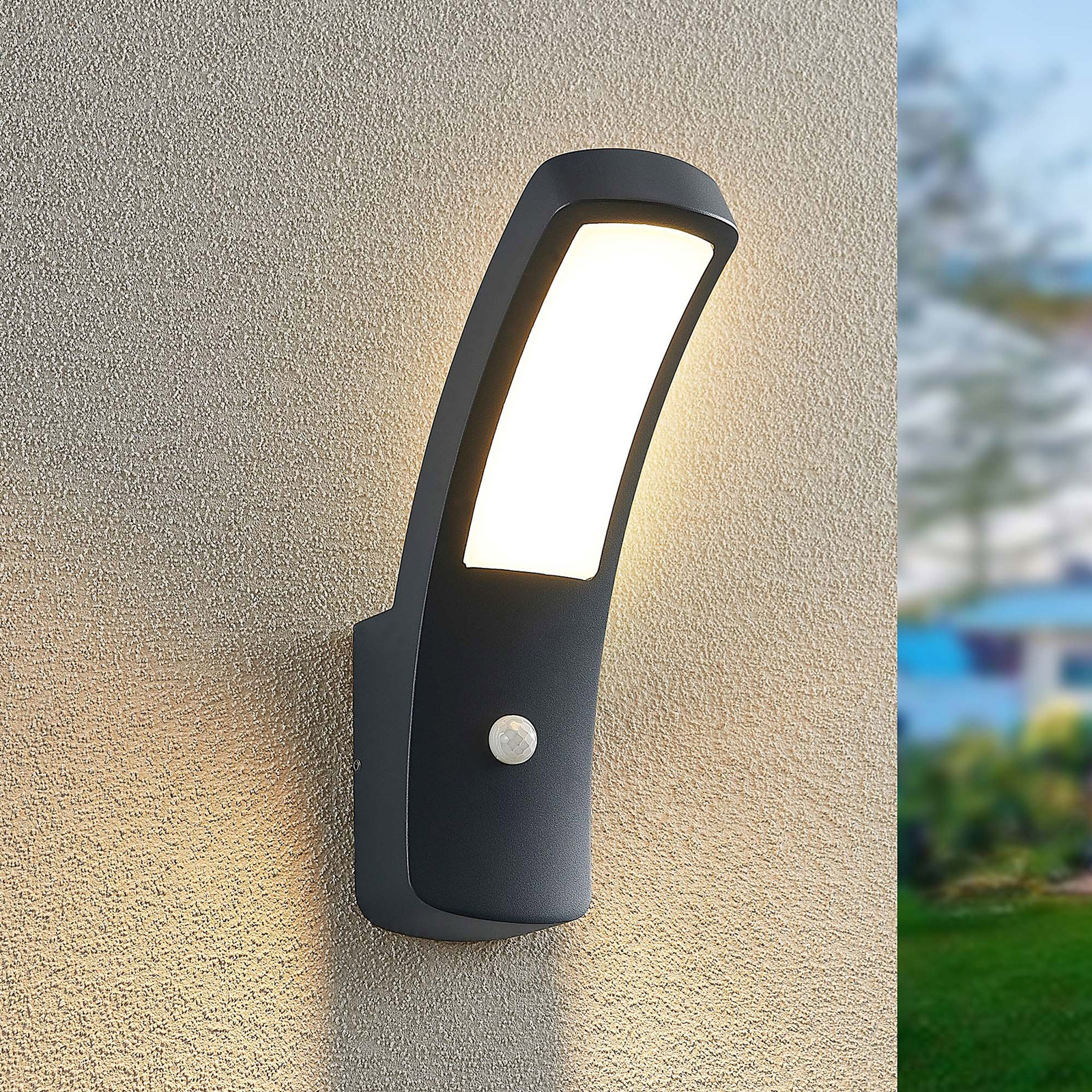 Lindby Moshe LED outdoor wall light, sensor