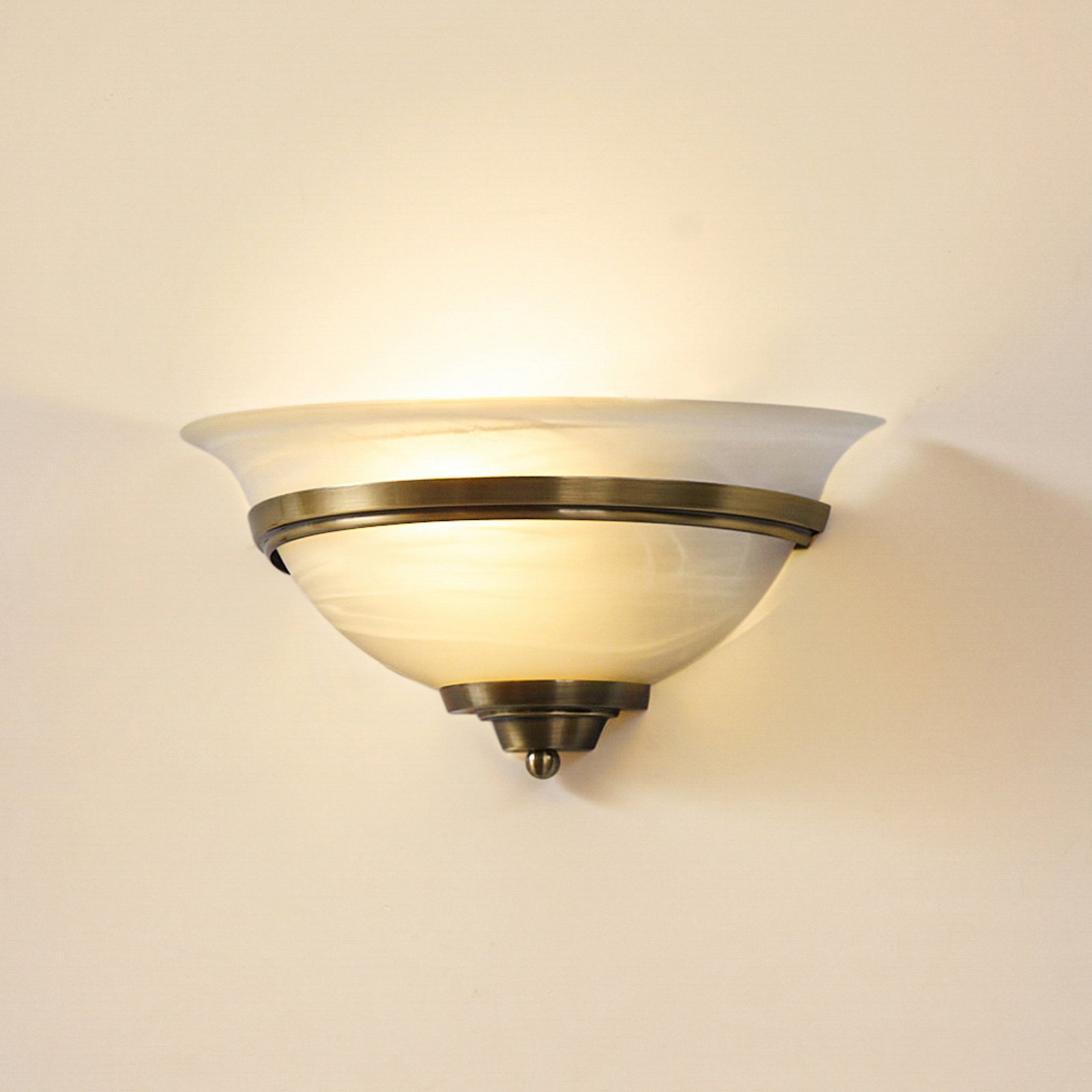 Lindby Irimia wall light, 31 cm, antique brass, glass
