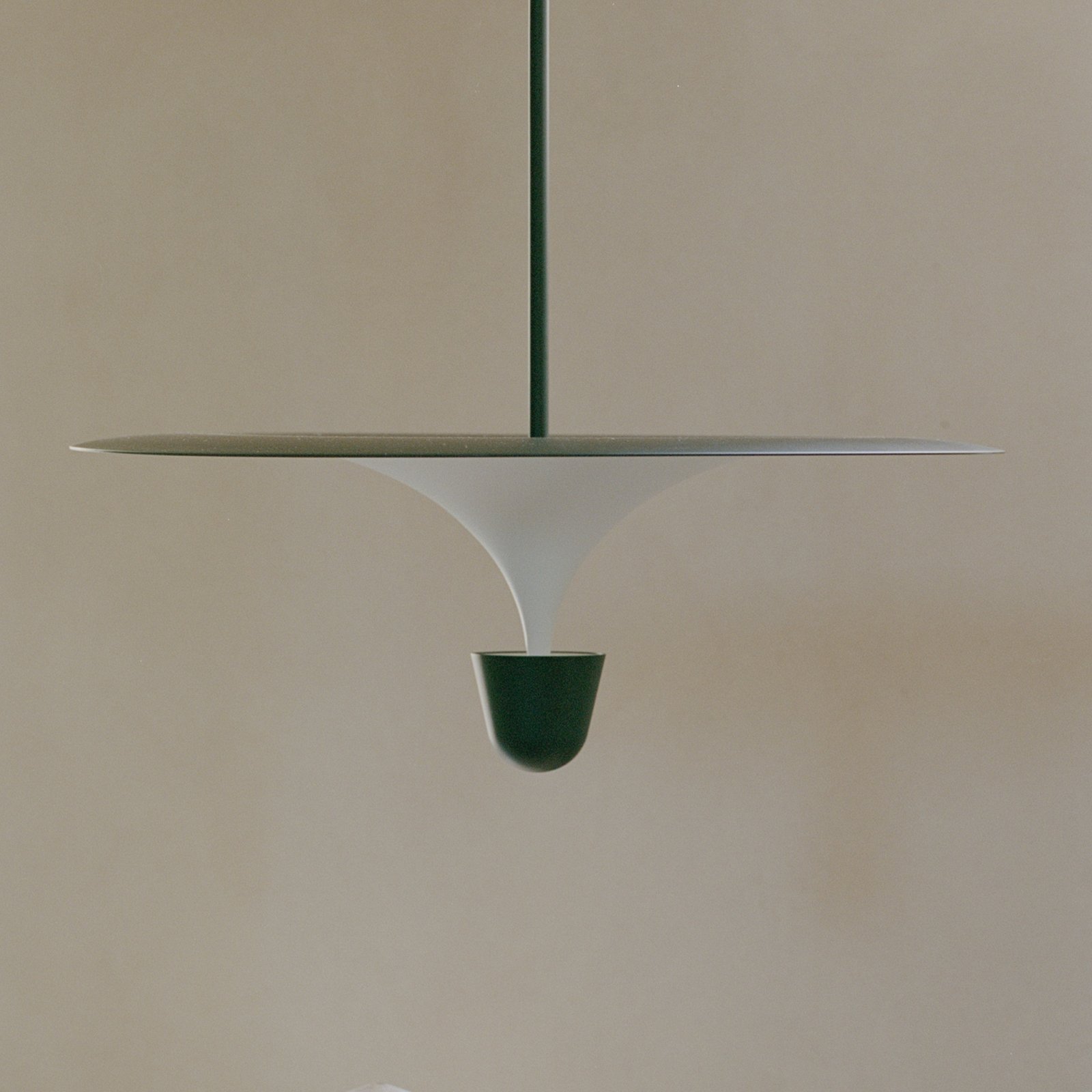 New Works LED hanging light Kantarell, Ø 60 cm, black