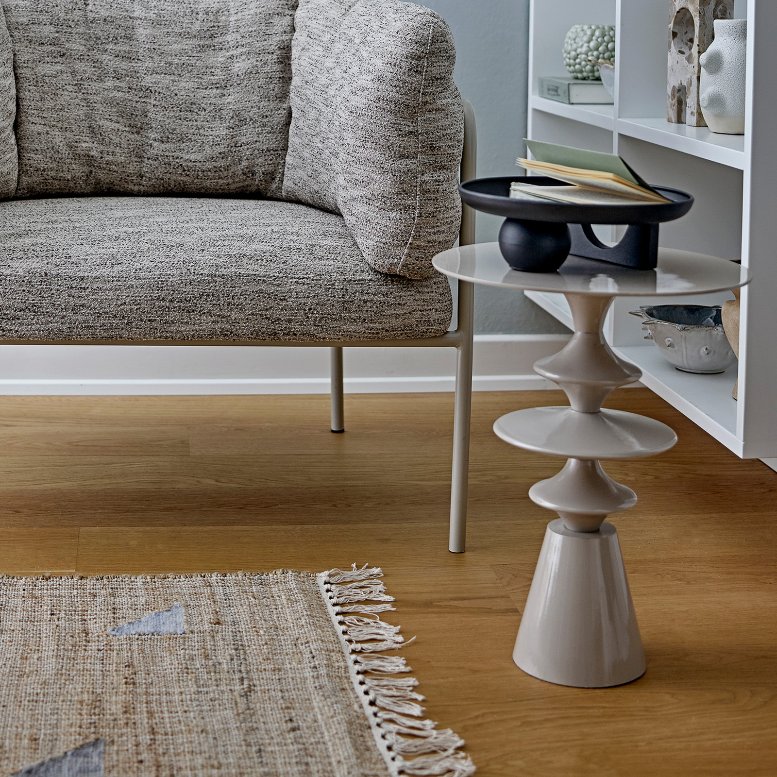 Table d'appoint Samio, beige, hauteur 47 cm, aluminium - Bloomingville Table d'appoint Samio, beige, hauteur 47 cm, aluminium - Bloomingville