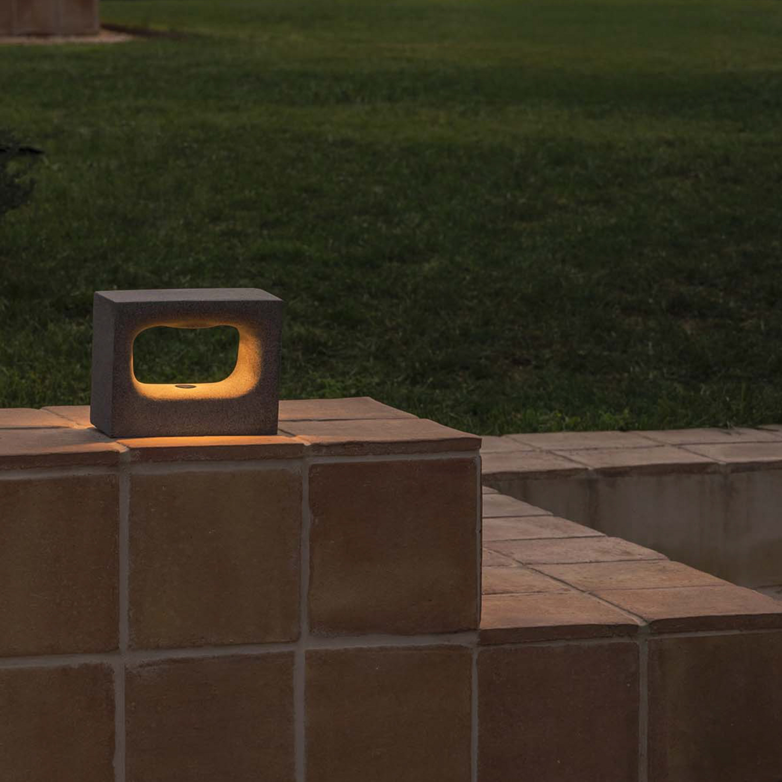 LED wall light Glint, 2700K, 15 cm, grey, concrete, IP55