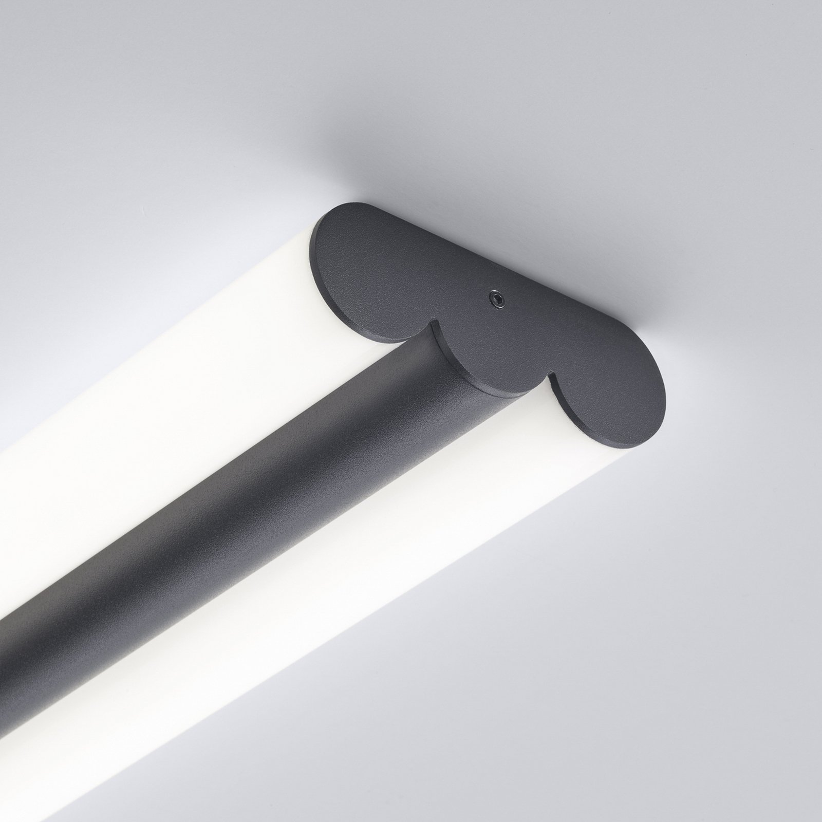Helestra LED mirror lamp LOOM, length 120 cm, black, IP44