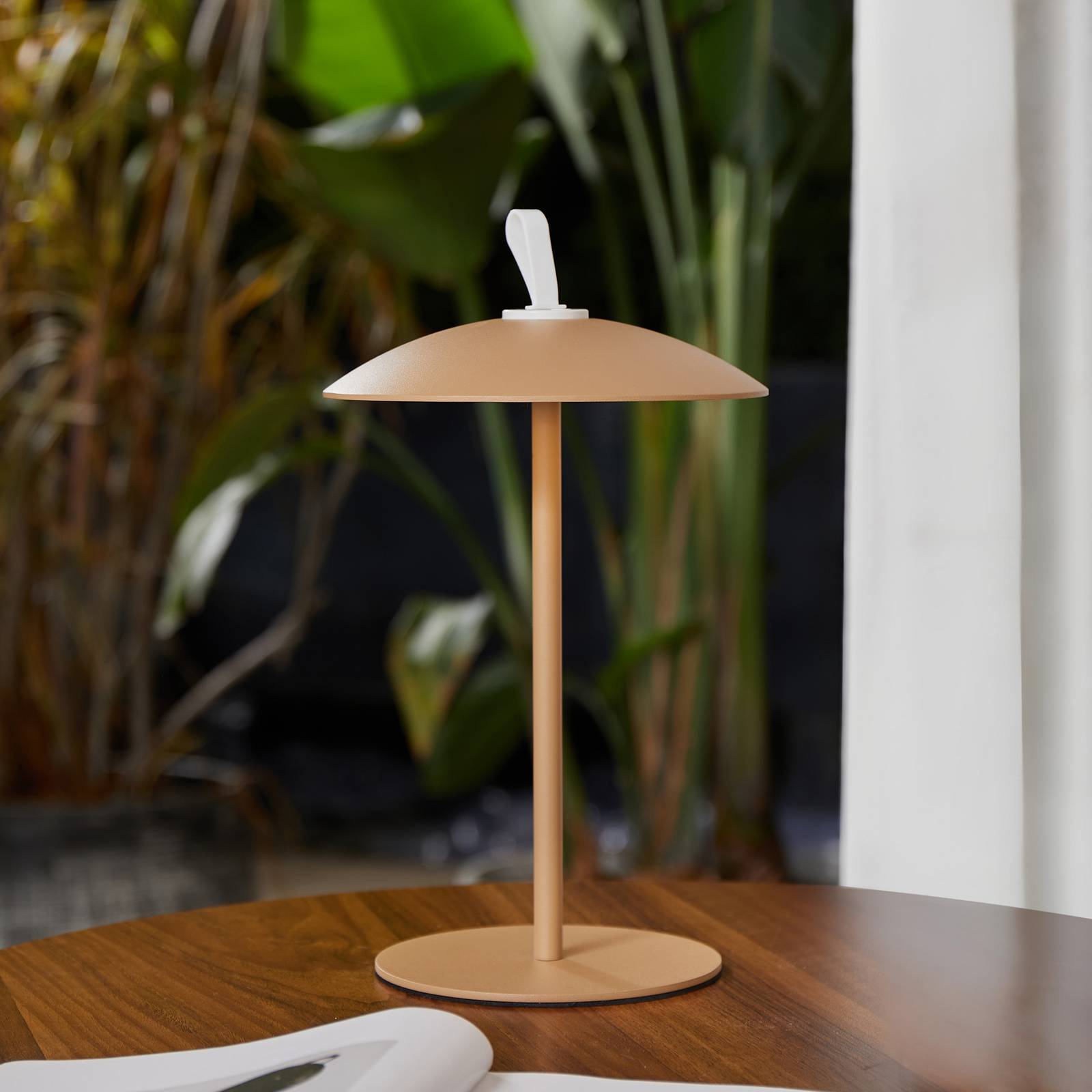 Akumulatorowa lampa stołowa LED Kanani, brązowa, ściemniana