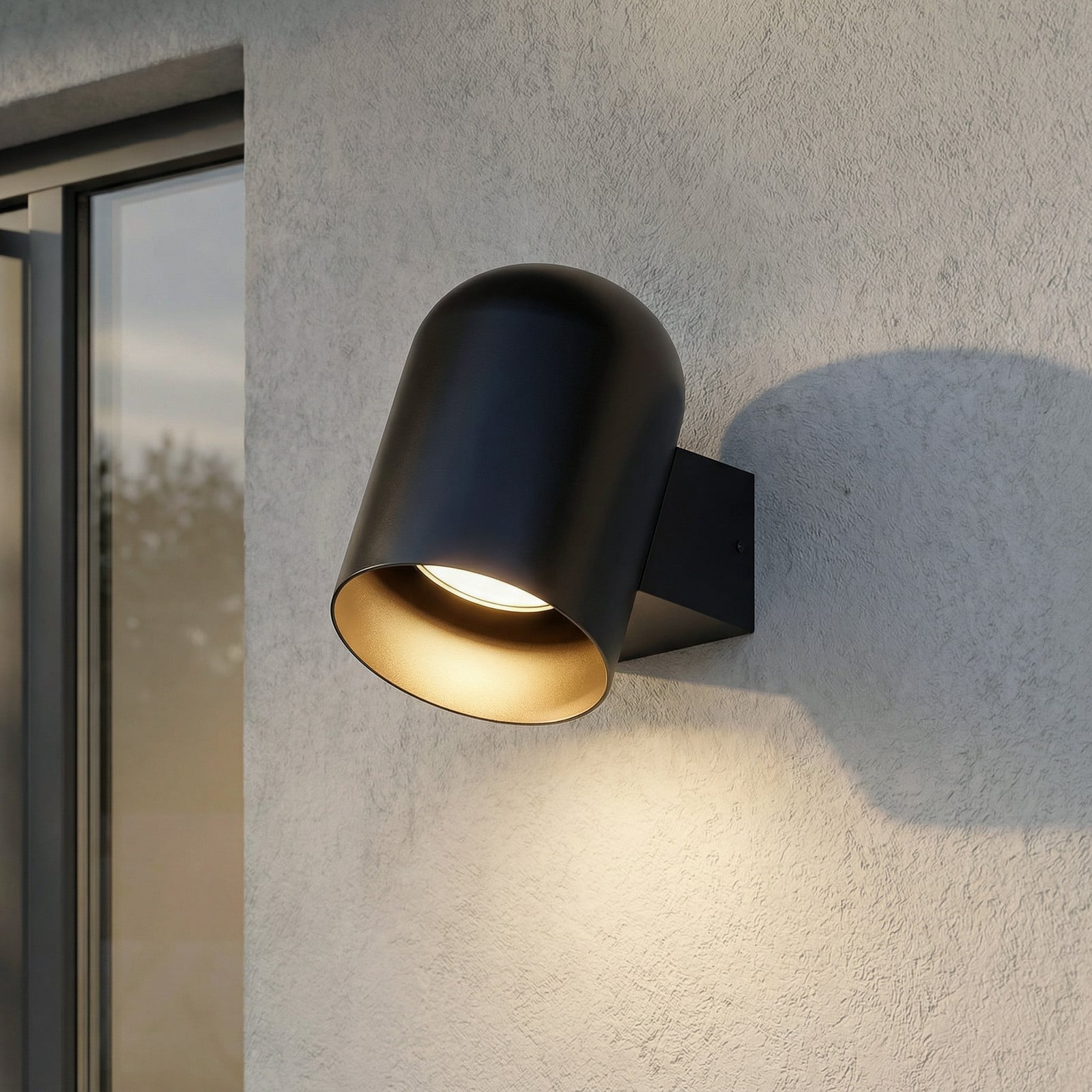 Lupil utomhusv&auml;gglampa, GU10, svart, IP44, metall Lindby - Balkong - Modern - Aluminium - Med en ljusk&auml;lla