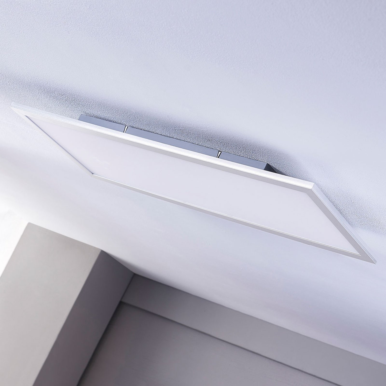 Livel LED taklampa CCT 120x30 Vit/Silver - Lindby