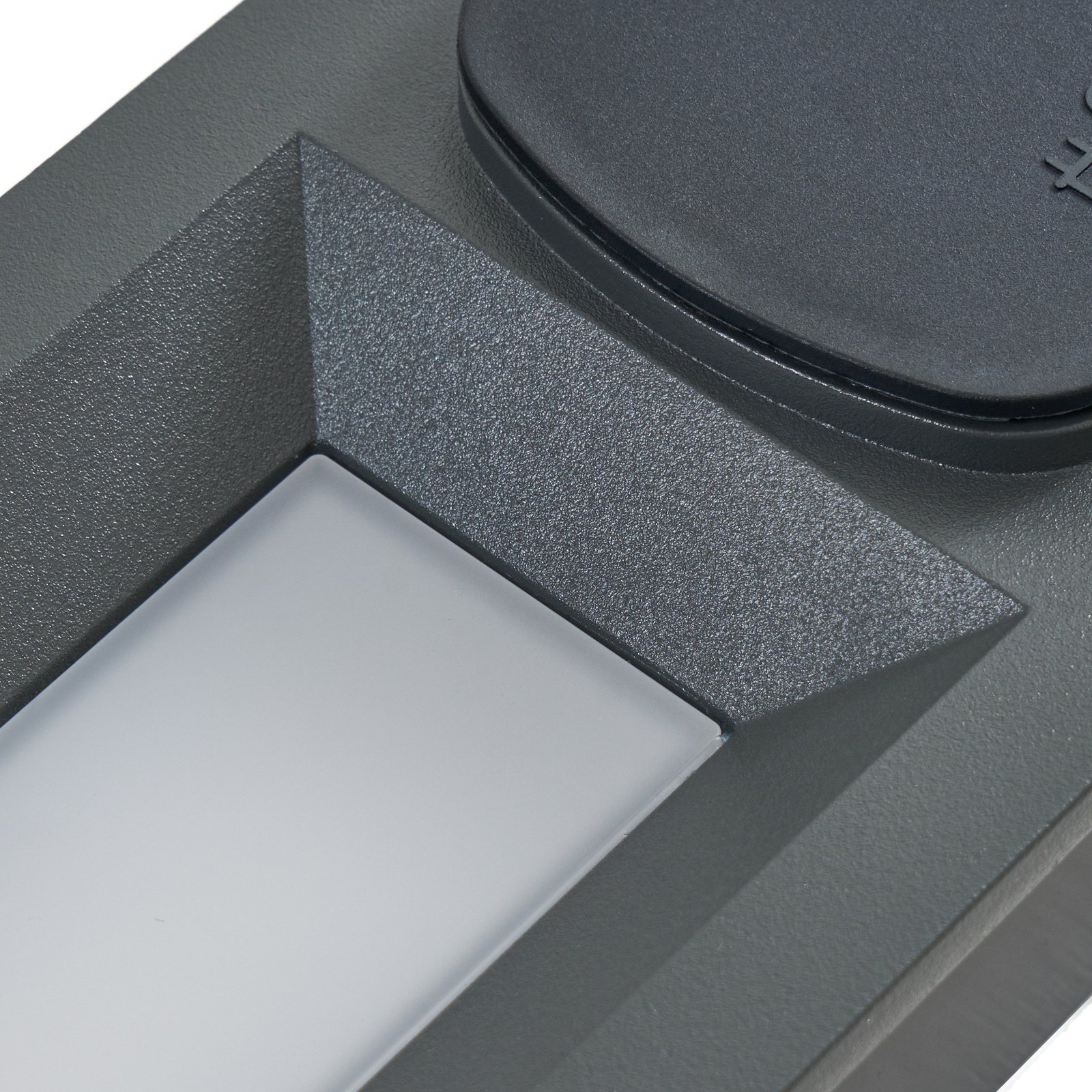 Lucande LED-Wandeinbaulampe Lachlain, anthrazit, Steckdose