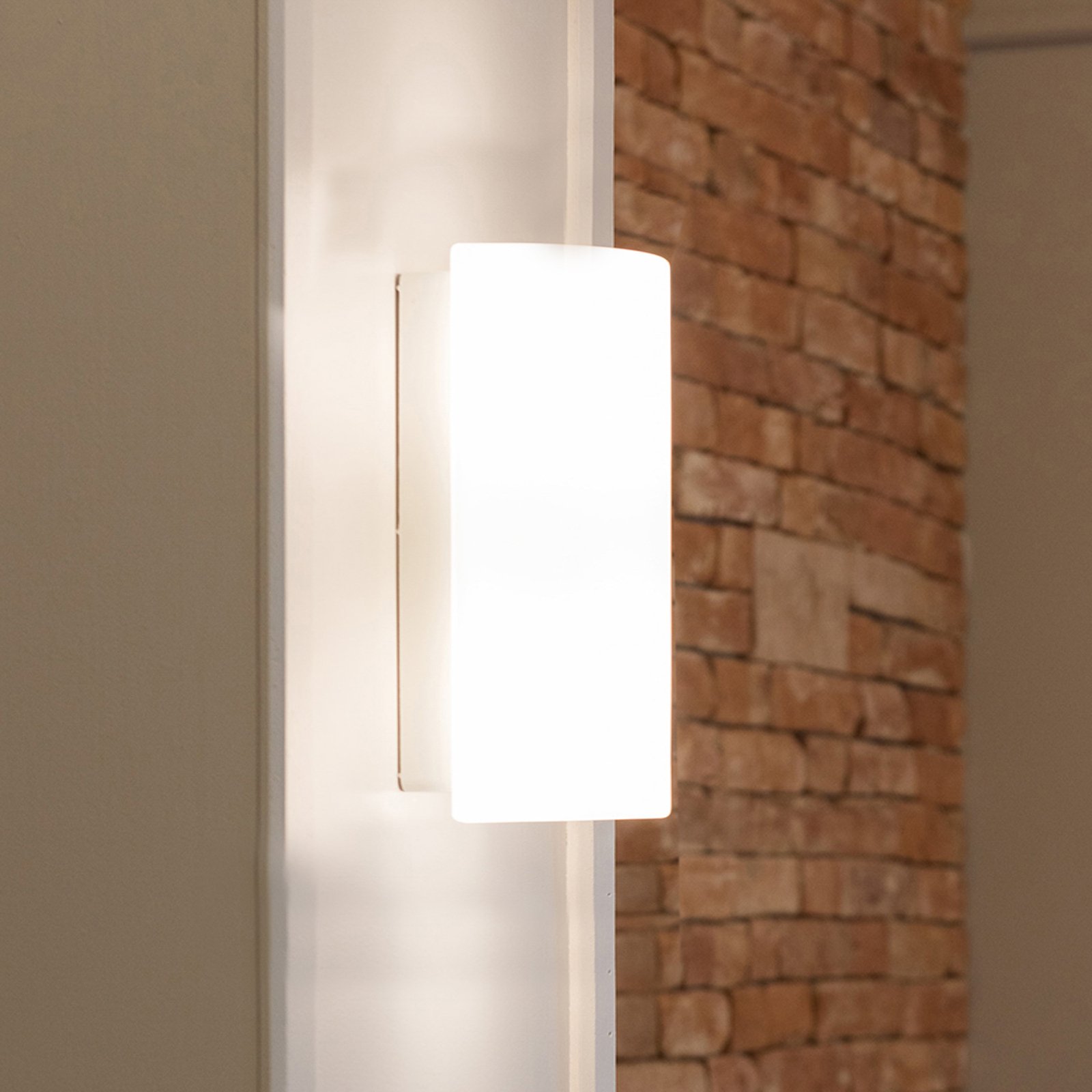 RZB Colonna LED wall light IP44 on/off 9W