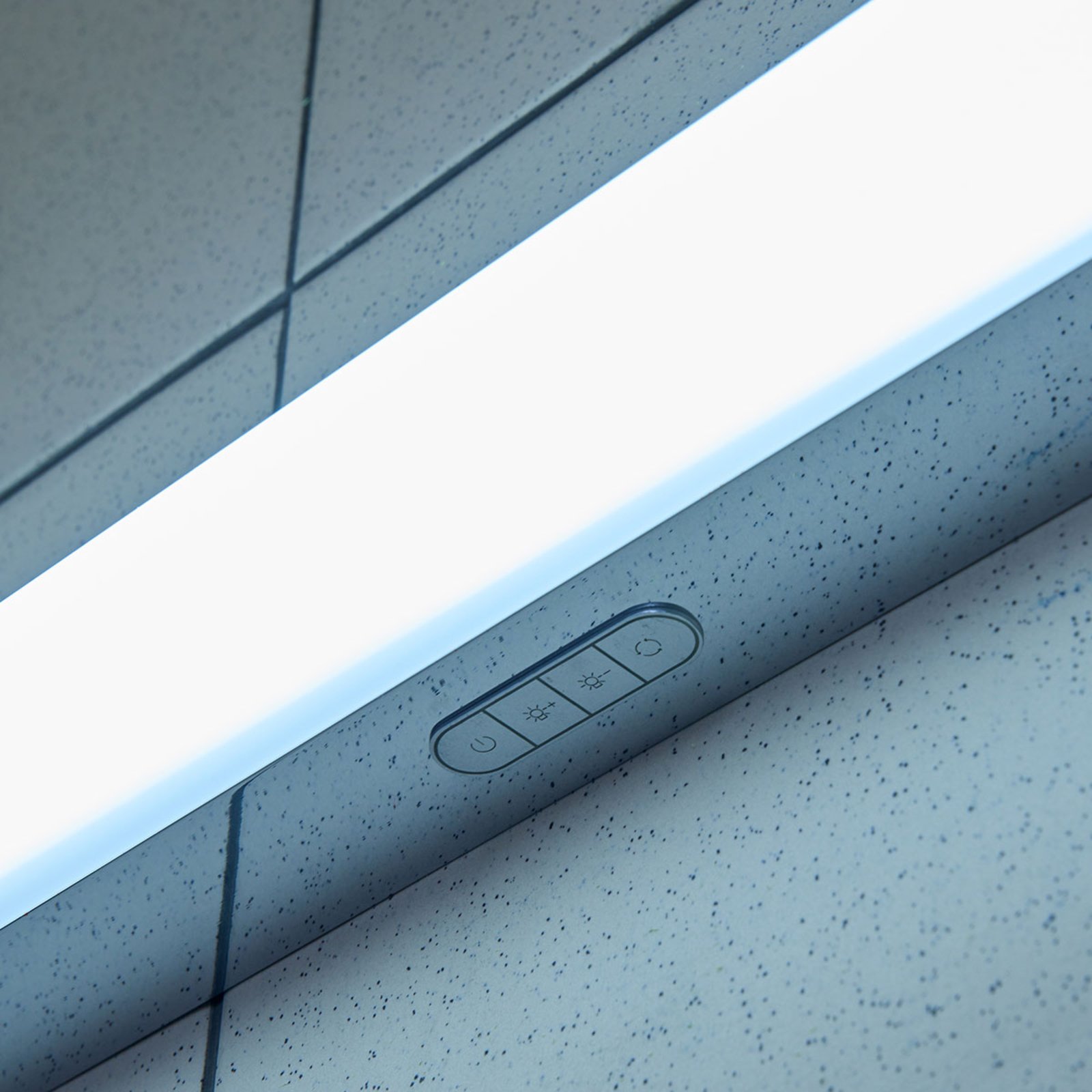 Candeeiro de parede LED para casa de banho Jesko, 3.000-6.500K, 33cm