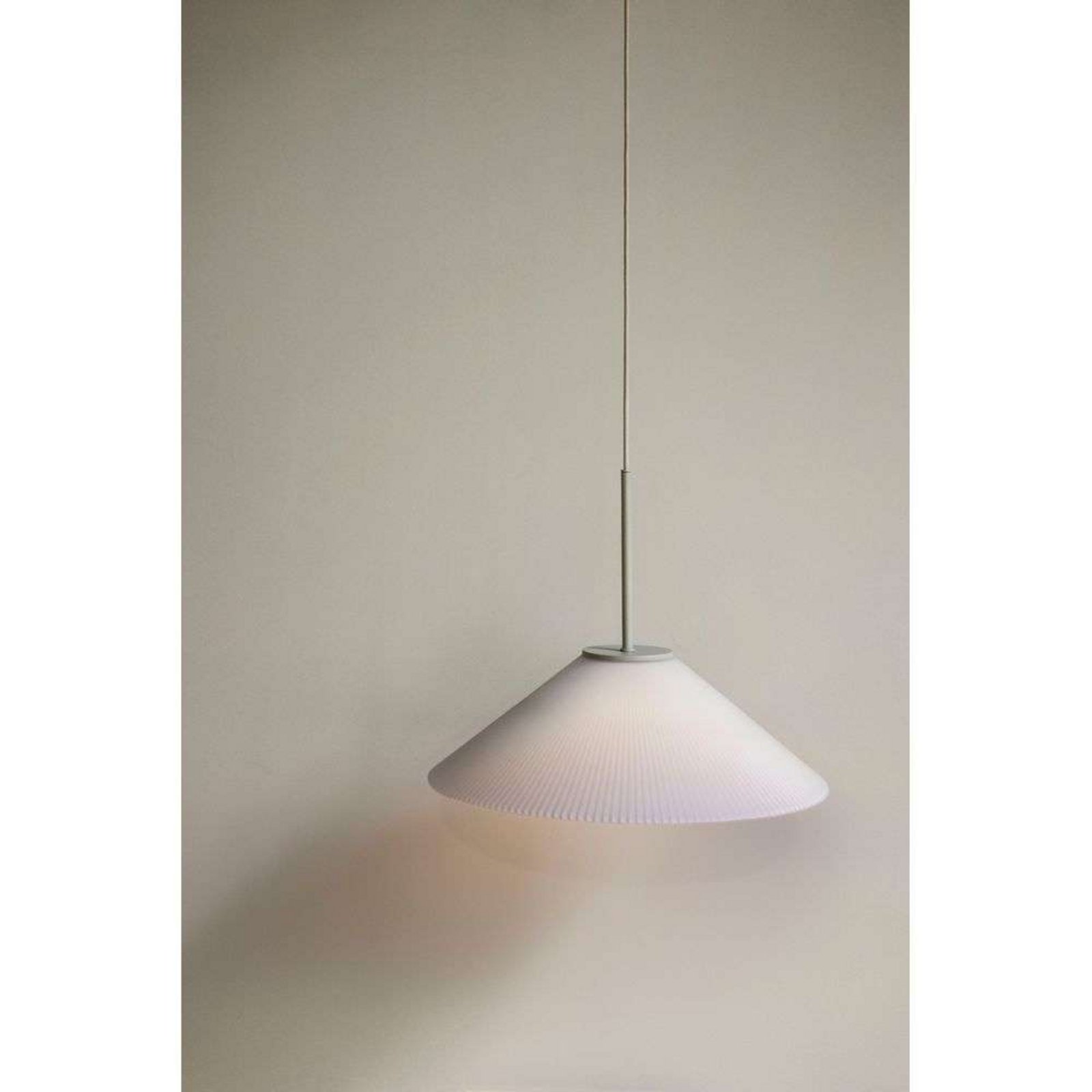 Solid Taklampa Sand/White - Hübsch