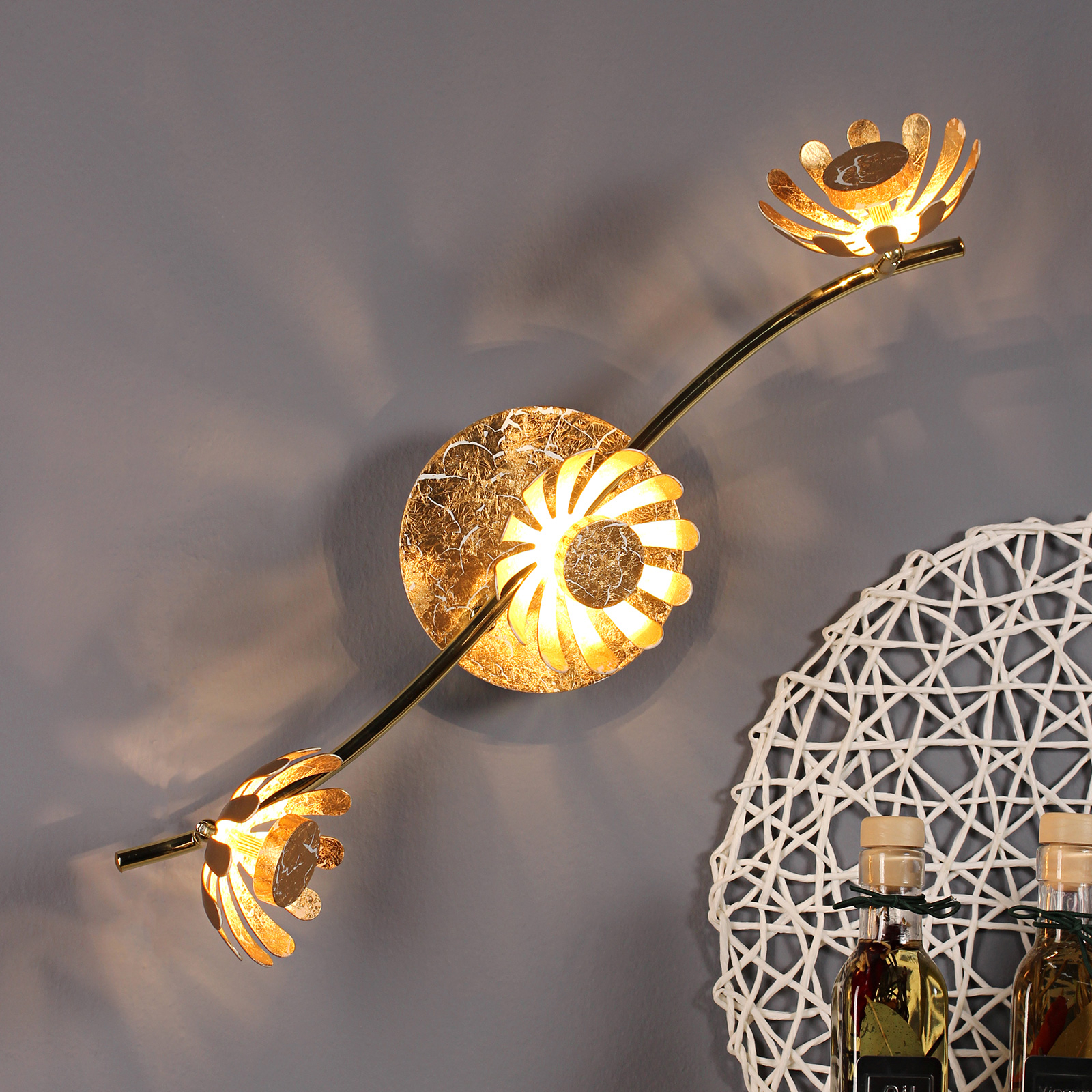 Candeeiro de parede LED dourado de três luzes Bloom