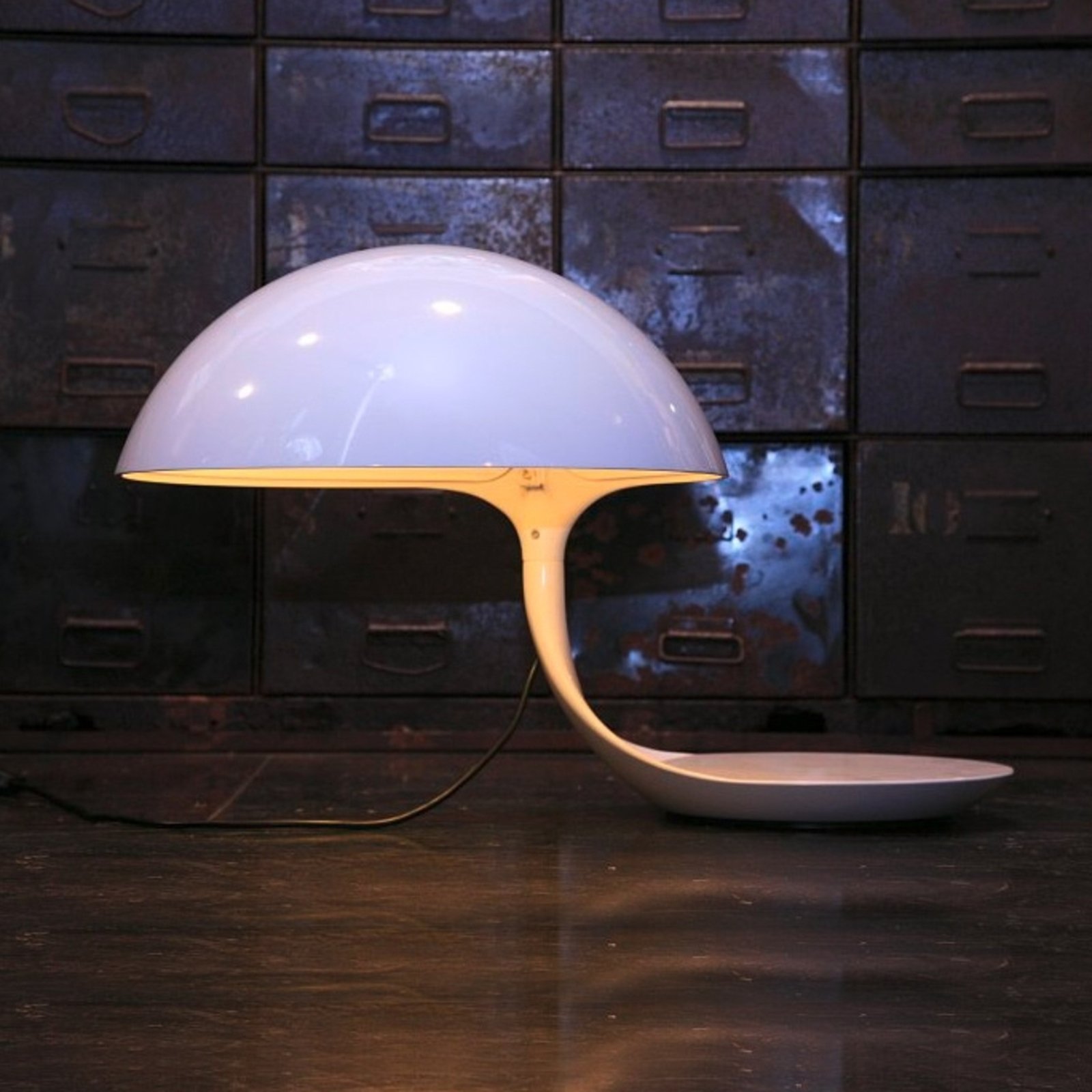 Martinelli Luce Cobra -retro-pöytälamppu valkoinen