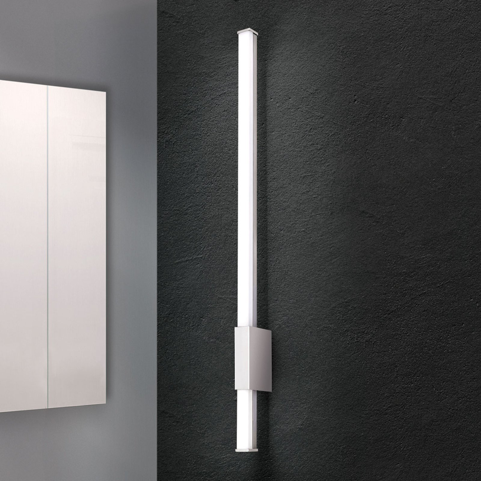 Ozka stenska kopalniška svetilka Argo z LED, IP44, 60,5 cm