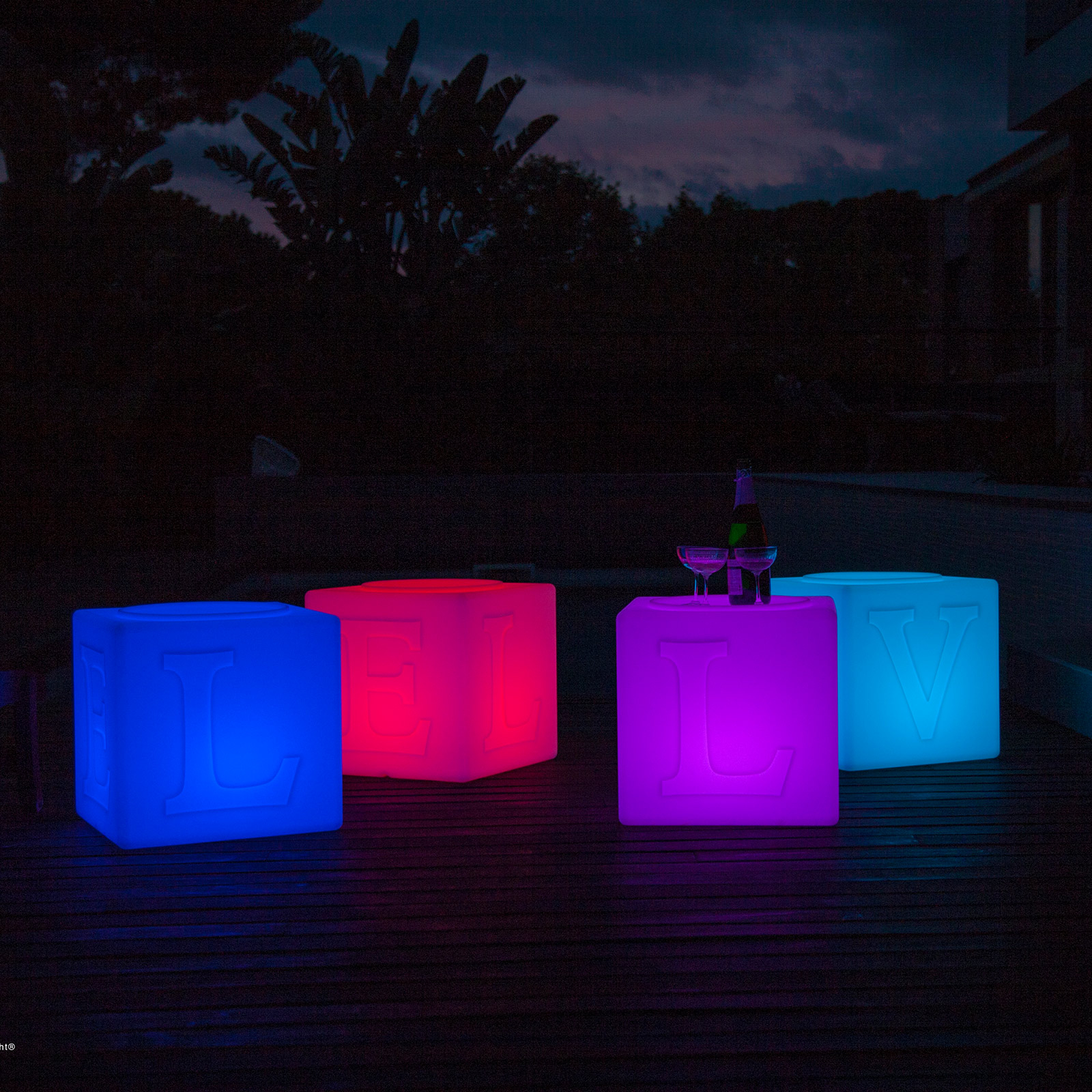 LED-akkuvalaisinThe LOVE lamp, kuutio, RGBW