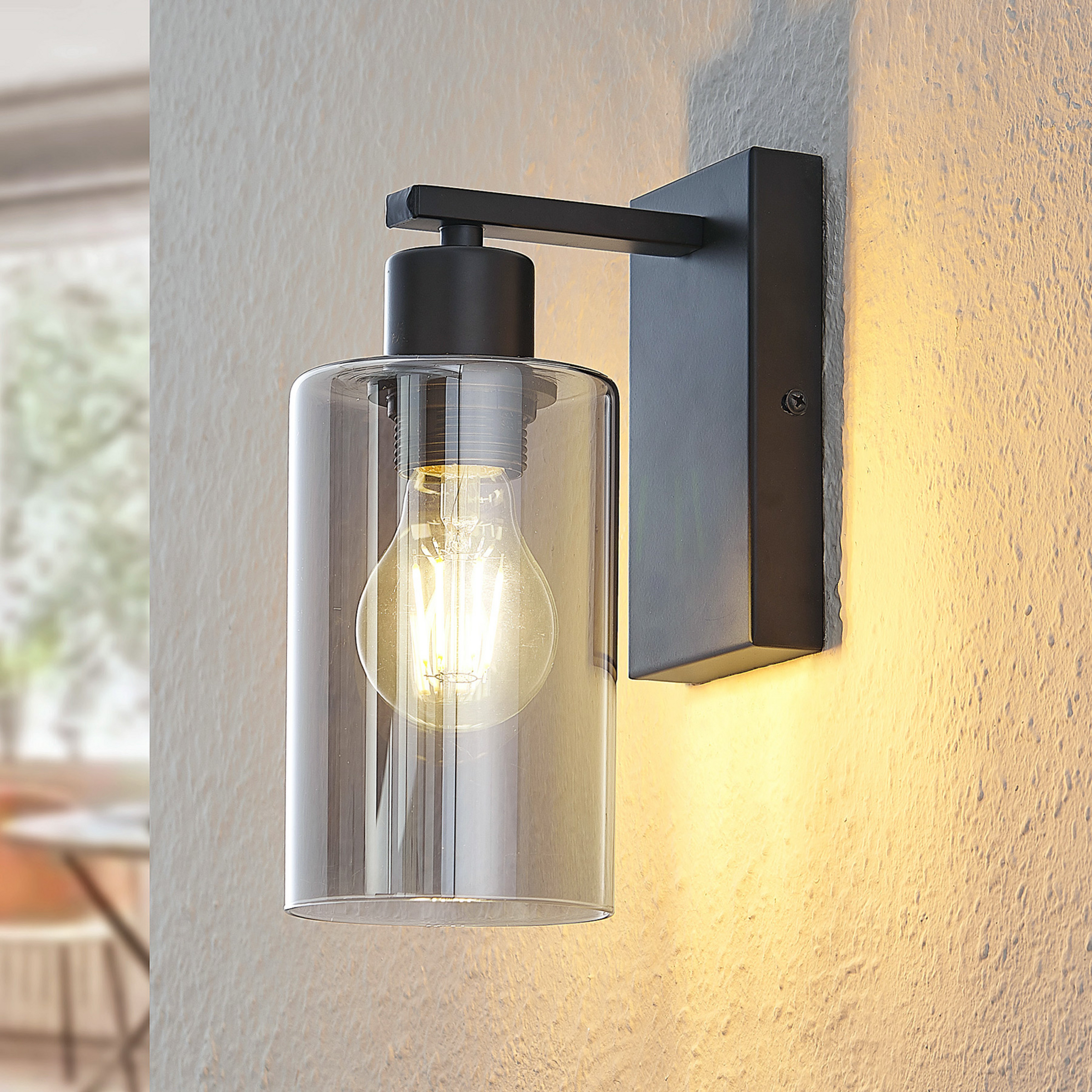 Aplique de pared Lindby Emavi, negro/gris humo, cristal, E27