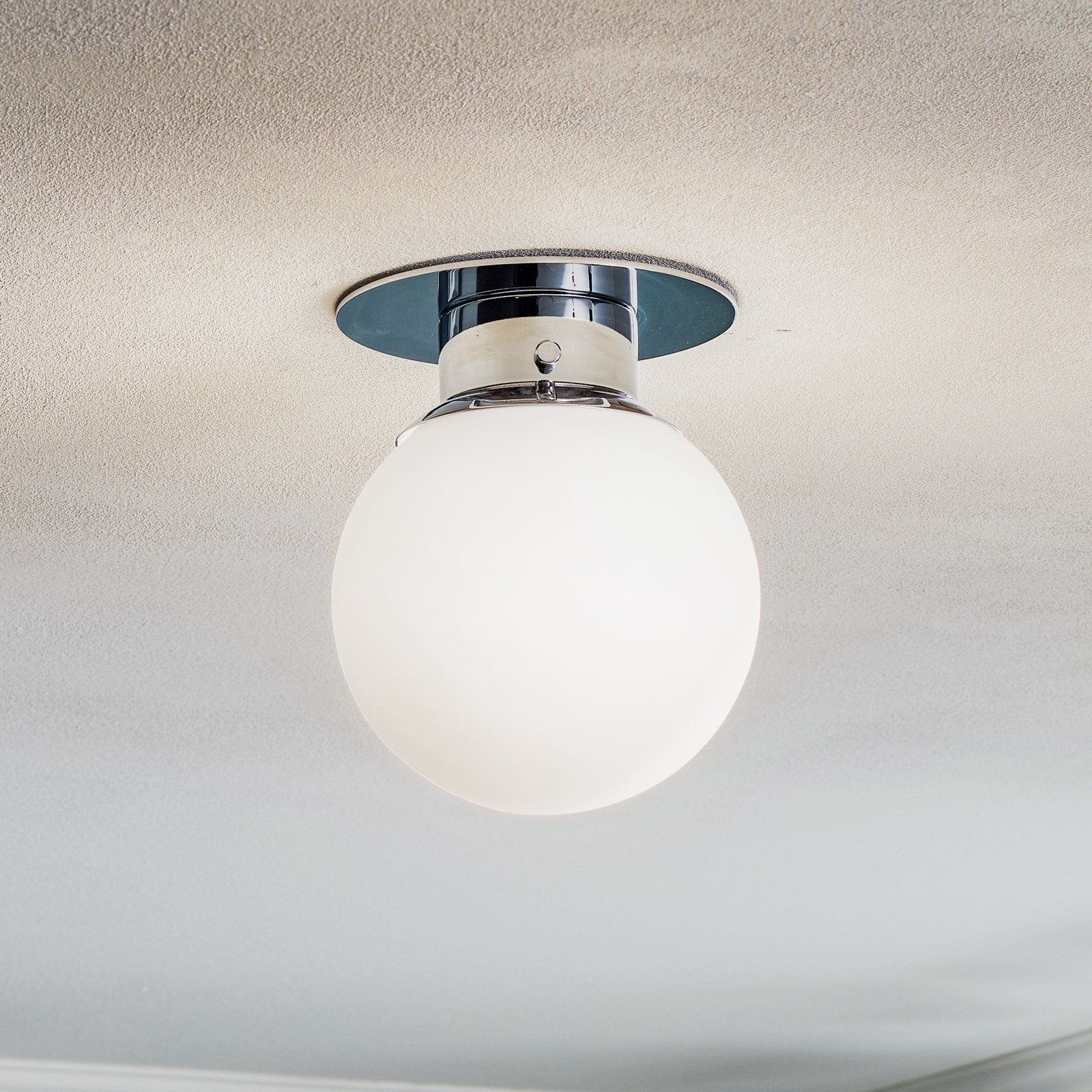 GLOBE classic spherical ceiling light, chrome