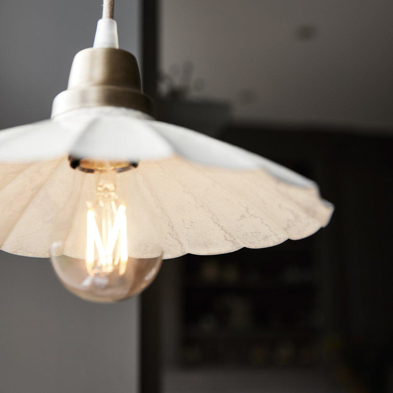 PR Home pendant light Ester, offwhite, Ø 24 cm, iron plug