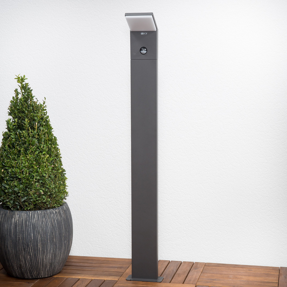 Lucande Nevio LED Trädgårdslampa H100 w/Sensor, svart från Lucande