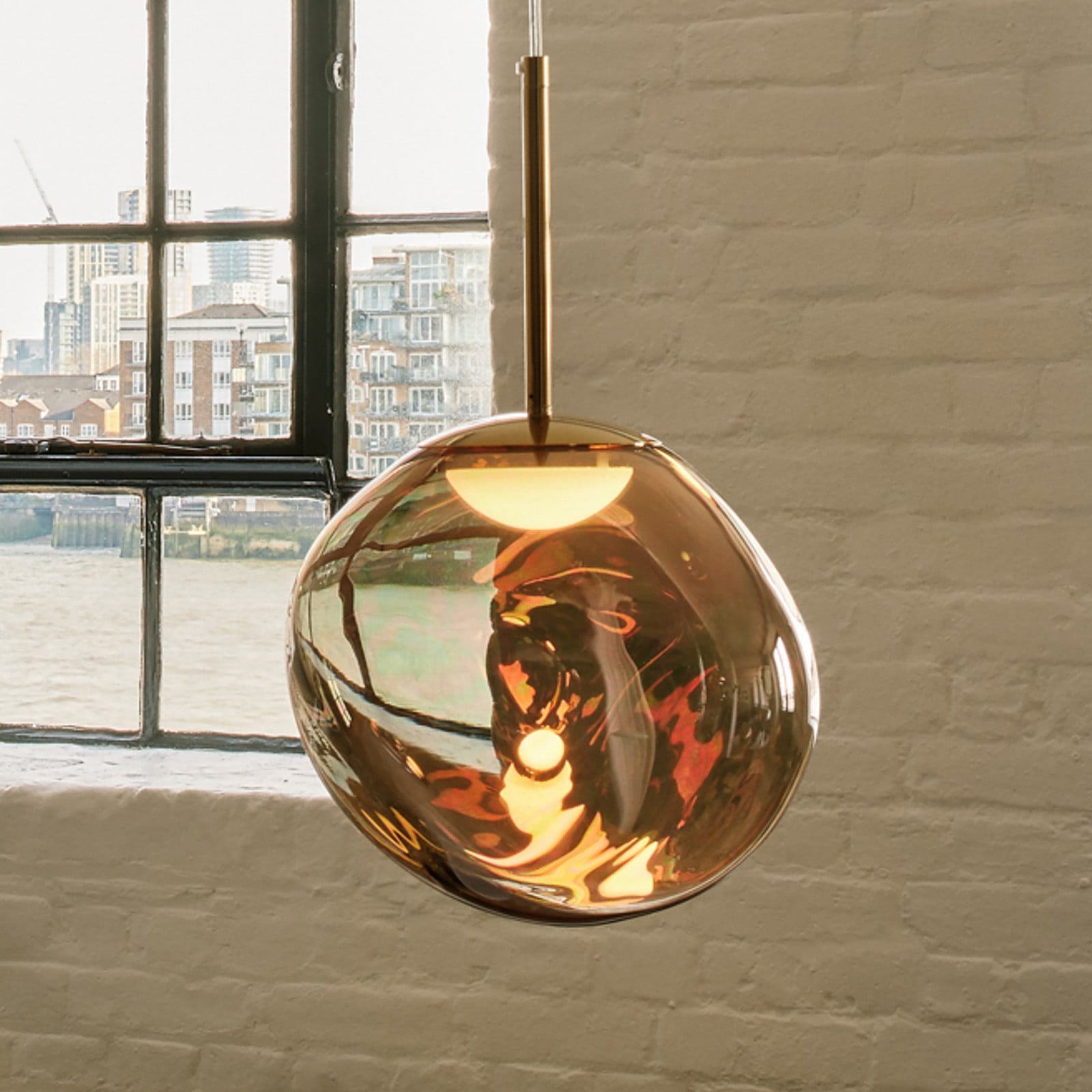 Tom Dixon lampă suspendată LED Melt Ø 28 cm culoare bronz - Camera de zi / sufragerie - Design - bronz auriu - Plastic