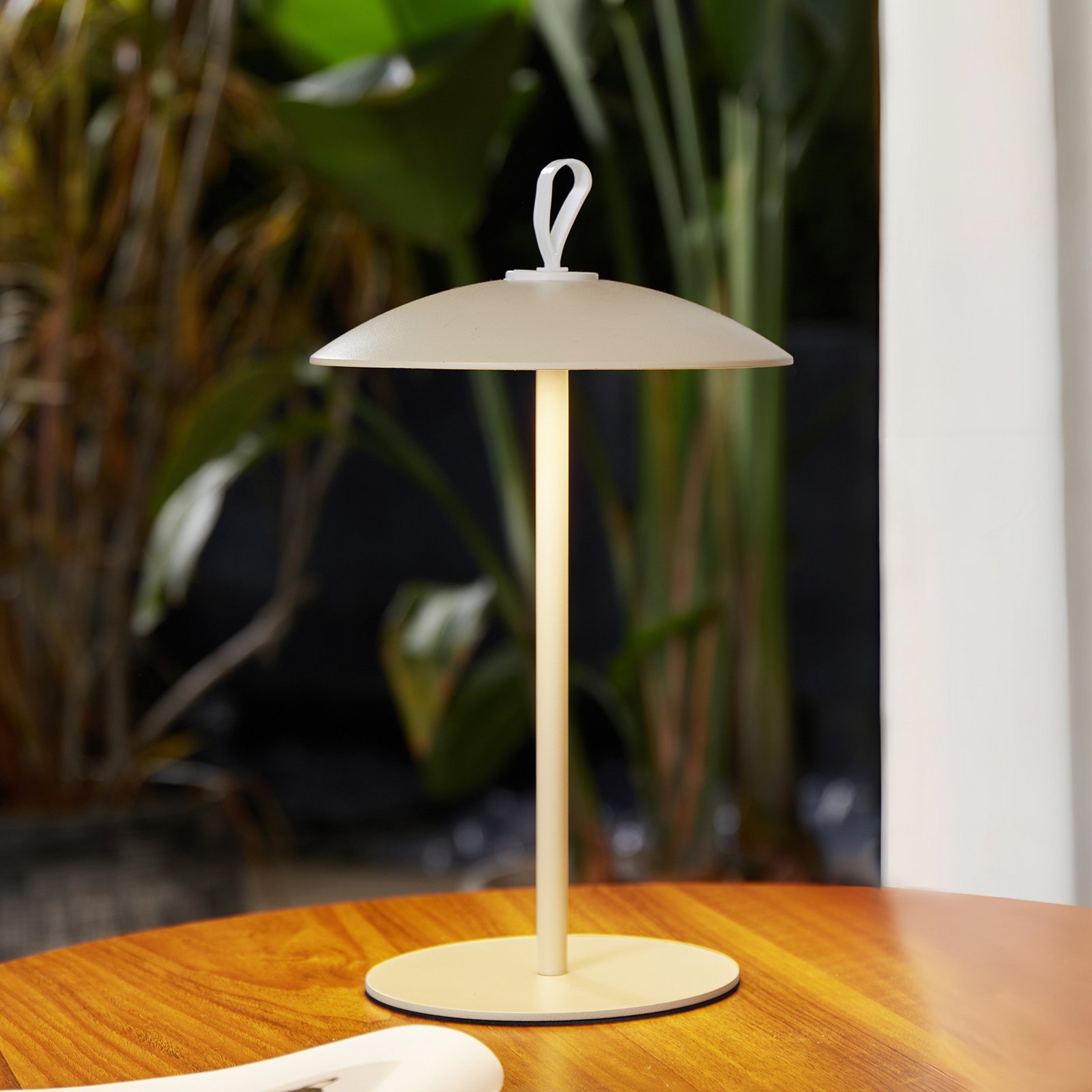 Lindby Kanani LED battery-powered table lamp, dimmable, beige