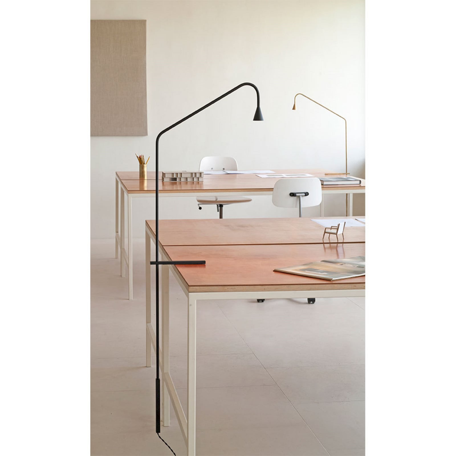 Austere T Tischleuchte Weiß Trizo21 - Wohnzimmer - Messing