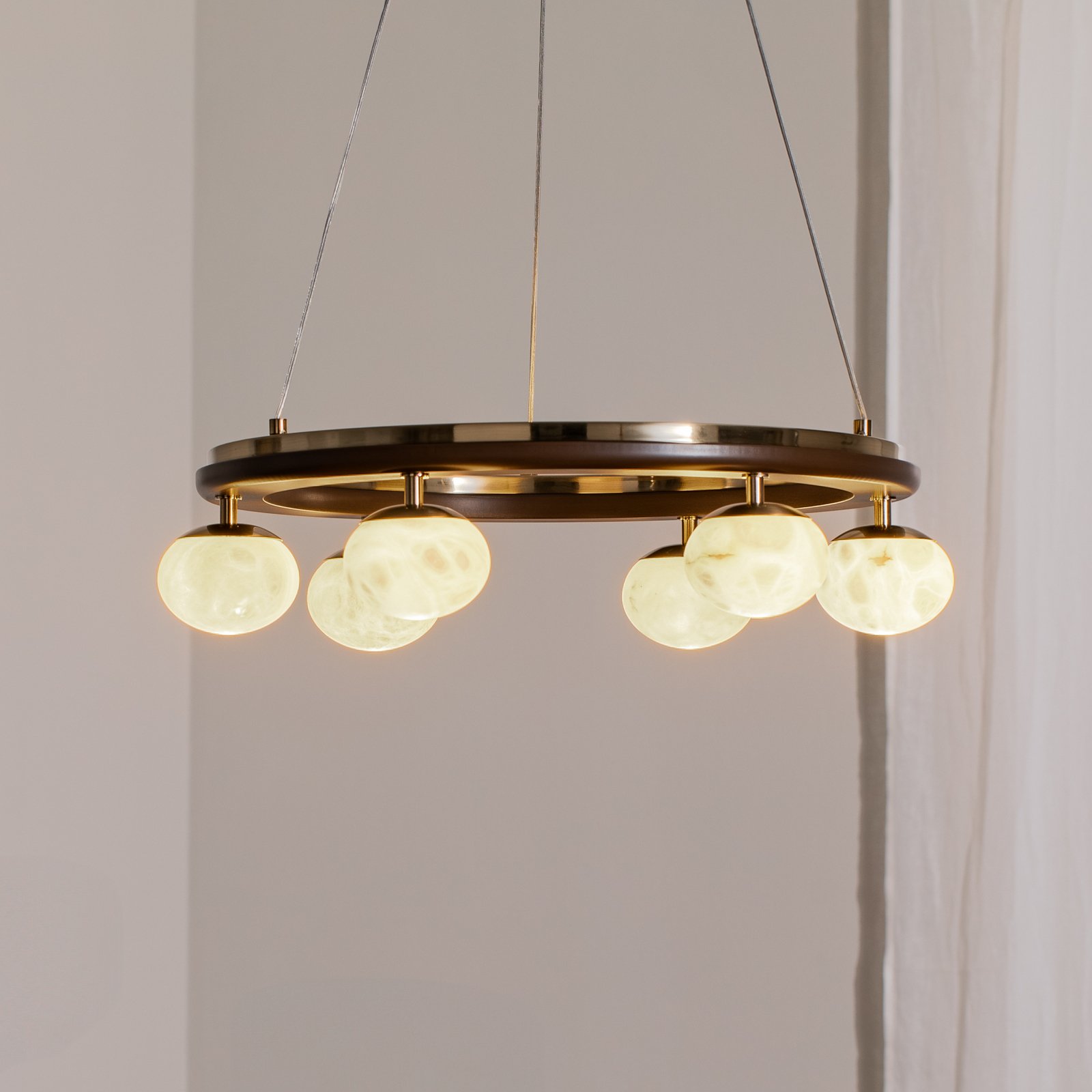 Hängeleuchte Tolosa, Ø 52 cm, messing, 6-flammig, Glas, Holz