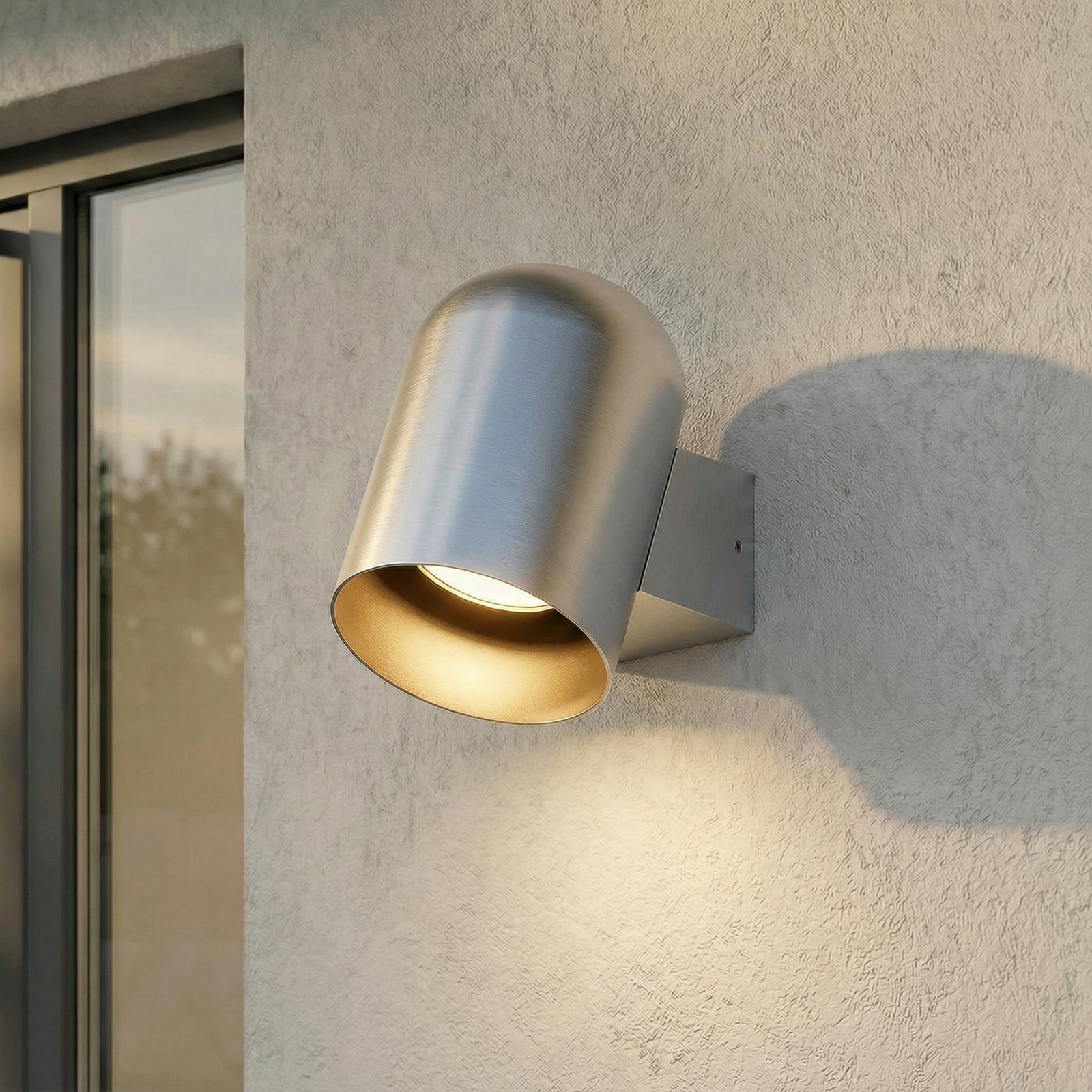 Lupil utomhusv&auml;gglampa, GU10, aluminium, IP44, metall &ndash; Lindby - Balkong - Modern - Med en ljusk&auml;lla