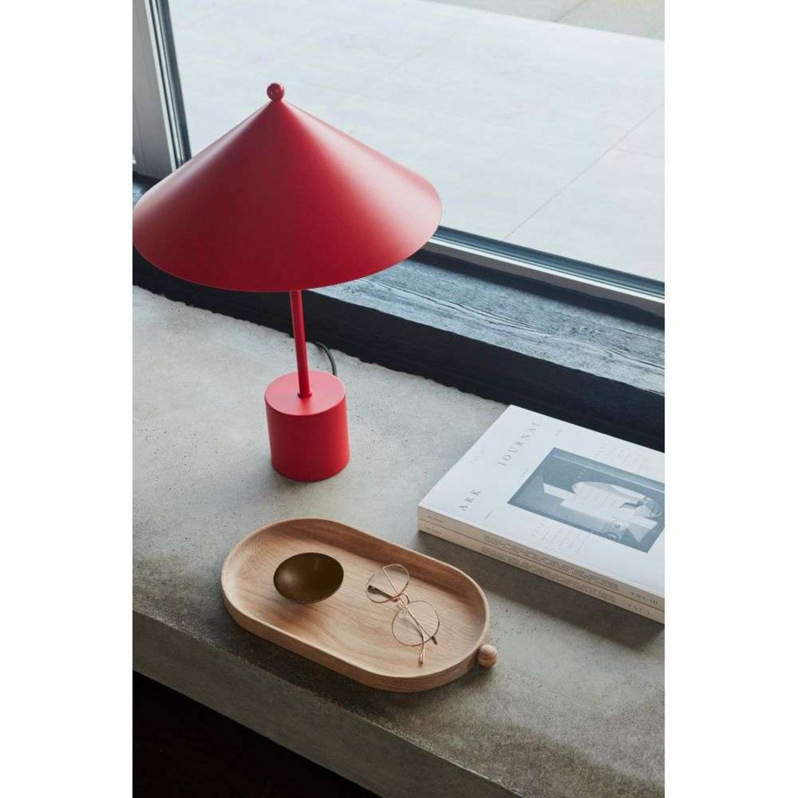Lampa stołowa OYOY Living Design „Kasa”, czerwona, metalowa, E14 Lampa stołowa OYOY Living Design „Kasa”, czerwona, metalowa, E14