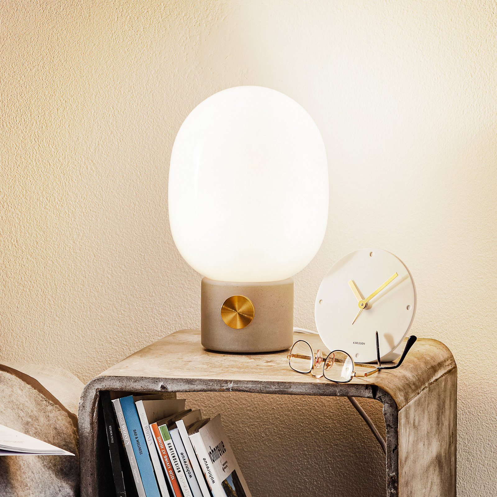 JWDA bordlampe med betonfod Lampegiganten.dk