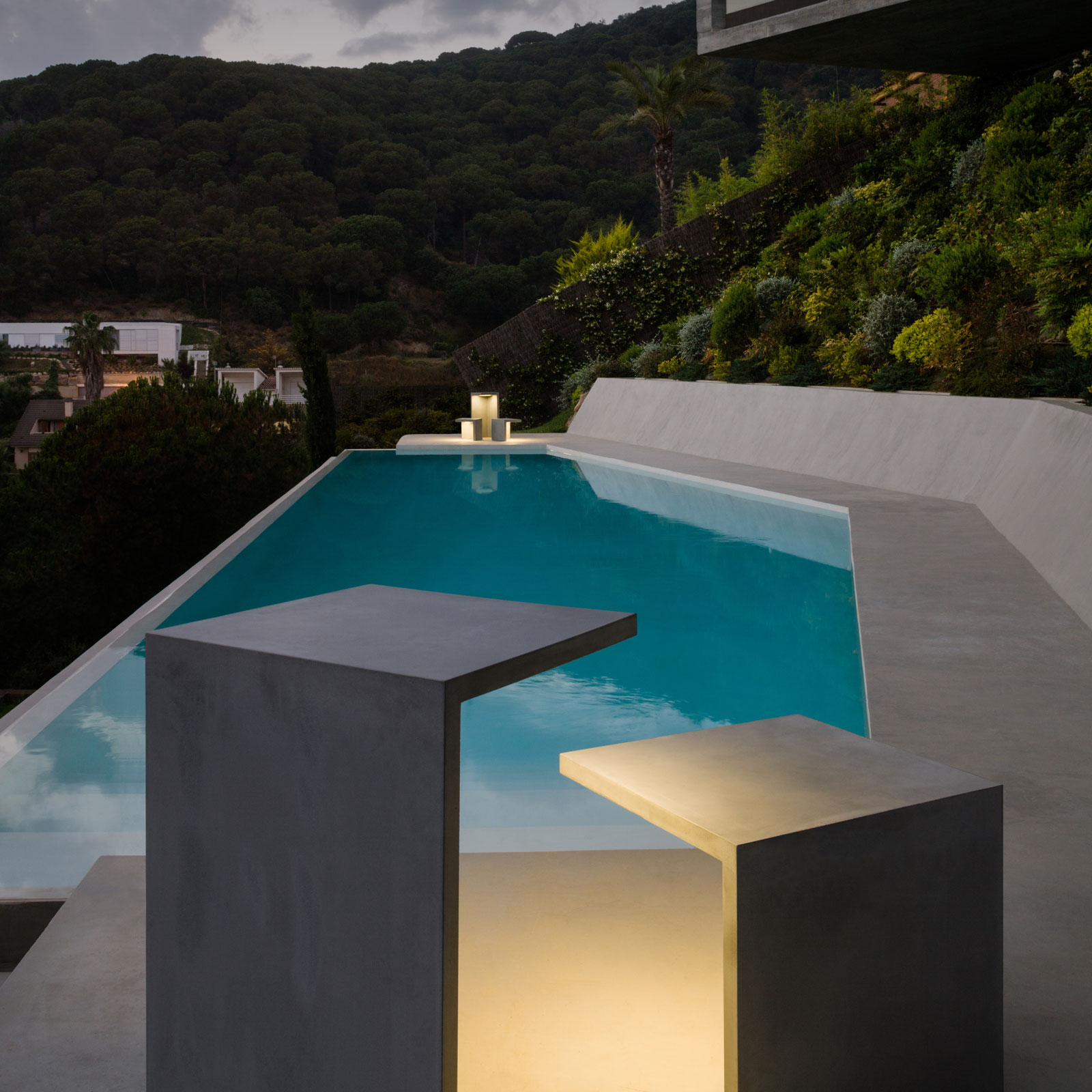 Vibia Empty 4135/4136 outdoor light made of concrete