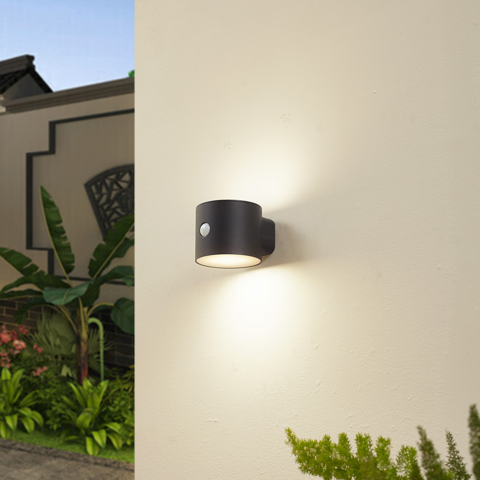 Lindby LED saules gaismas sienas lampa Amren, melna, ABS, sensors