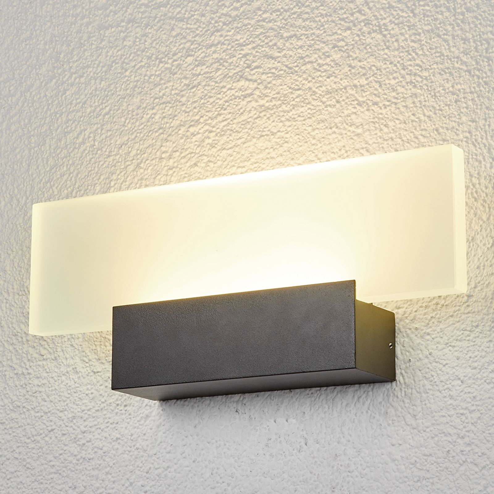 Lindby Rieke LED outdoor wall light, aluminium, glass, 5.5 W, energy efficiency: A+, W: 35 cm, H: 14.7 cm