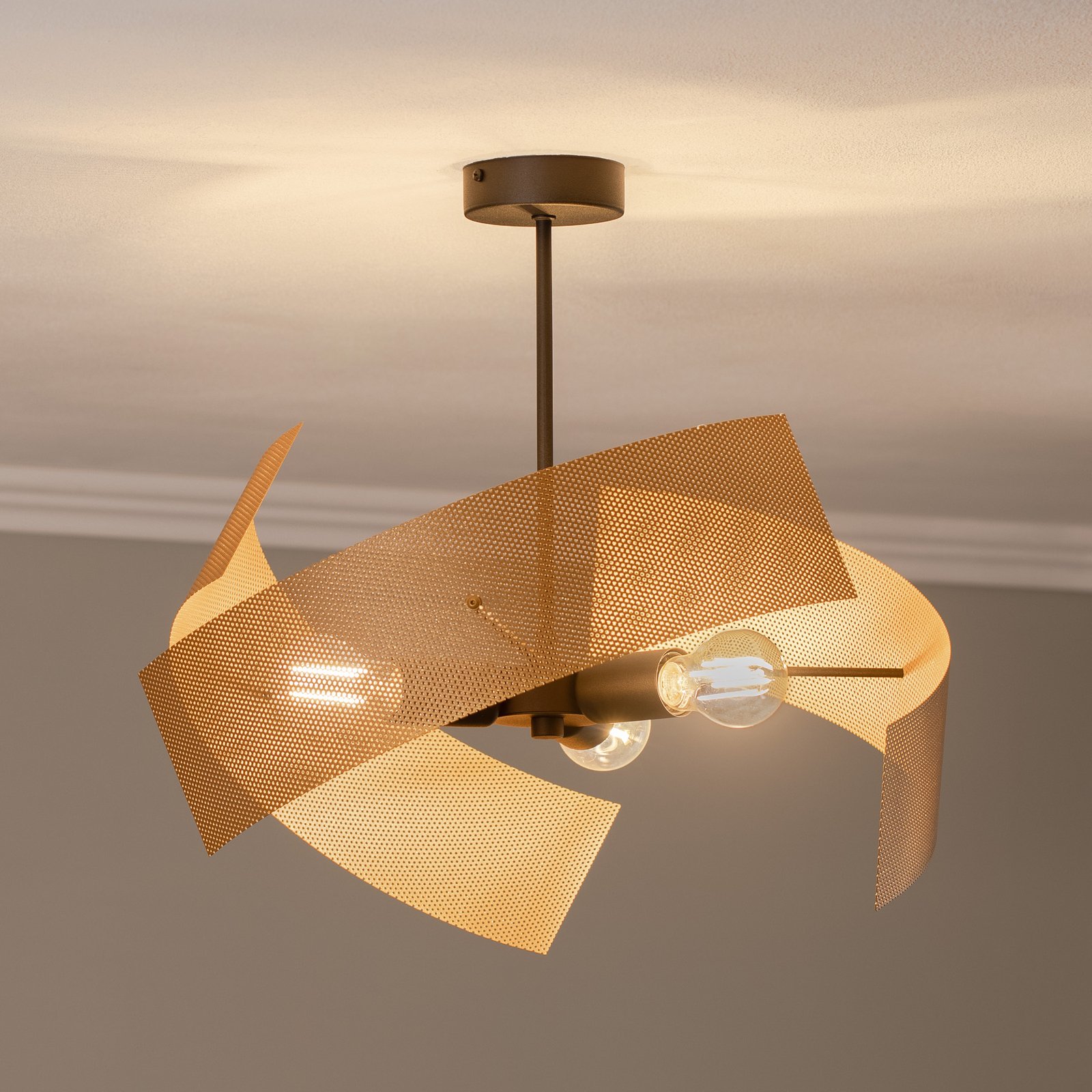 Moira ceiling light, gold/black, Ø 47 cm, 3-bulb