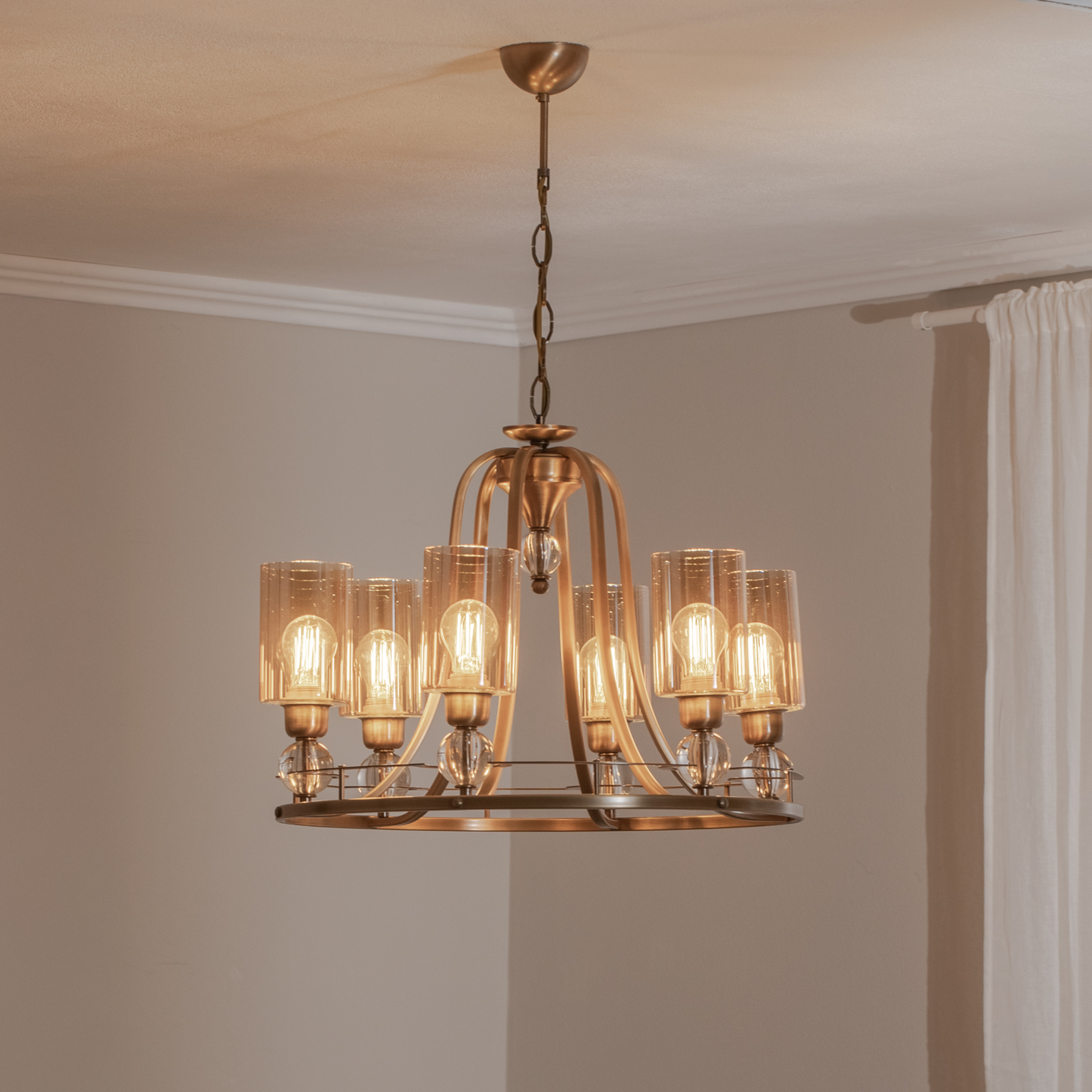 Lysekrone Jadina, guld antik, 6 lyskilder, Ø 62 cm metal/glas