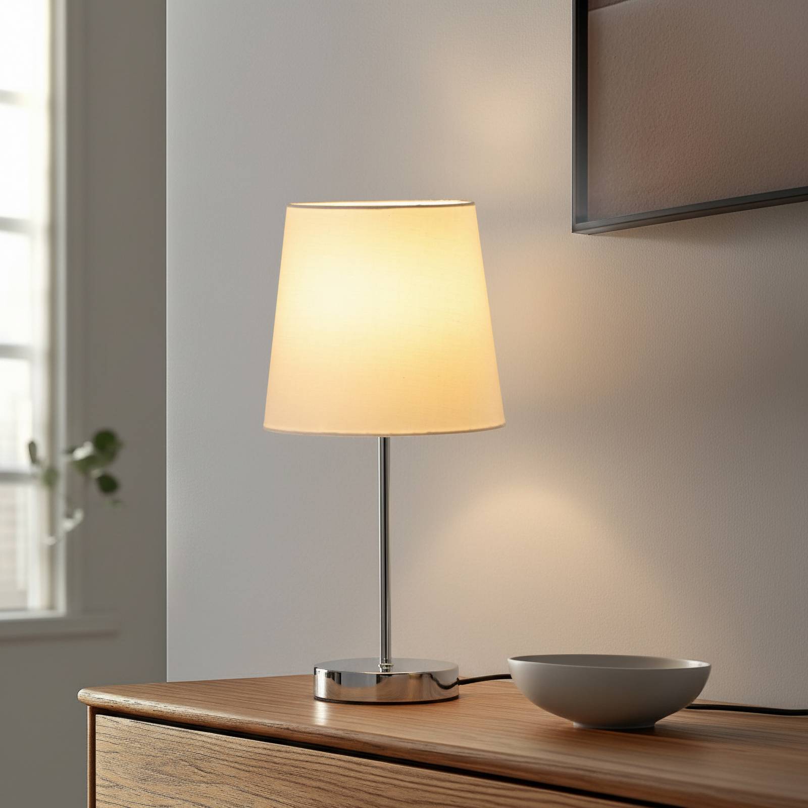 Lindby Leza Tischleuchte chrom, rund, Schirm weiß günstig online kaufen